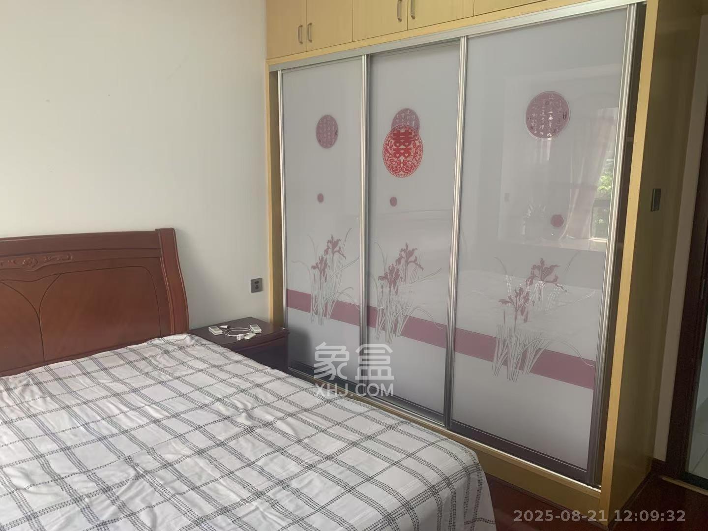 名家翡翠花园  3室2厅1卫    1900.0元/月 名家翡翠花园  3室2厅1卫    1900.0元/月