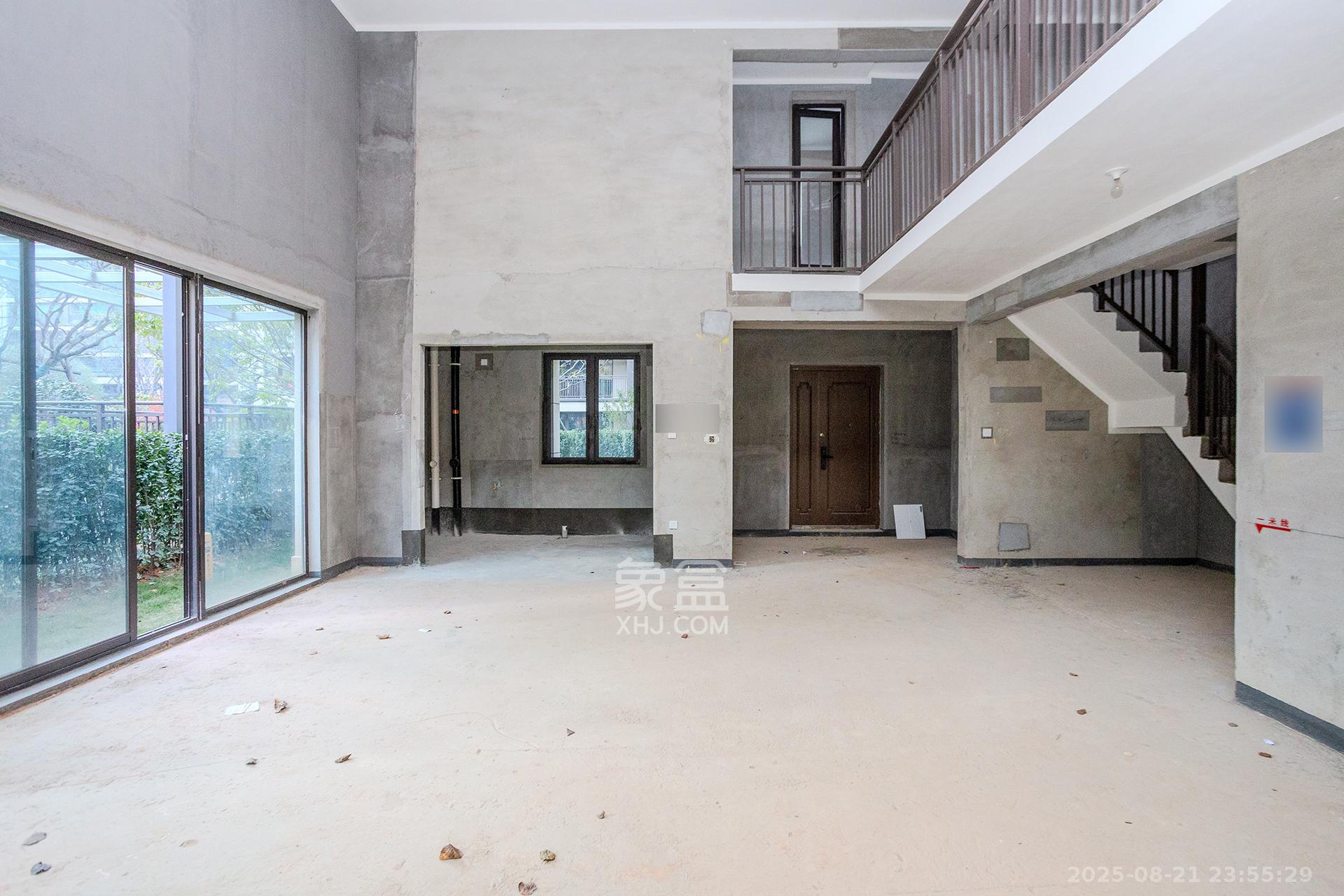 时代建发和著  6室2厅4卫    600.0万 时代建发和著  6室2厅4卫    600.0万客厅