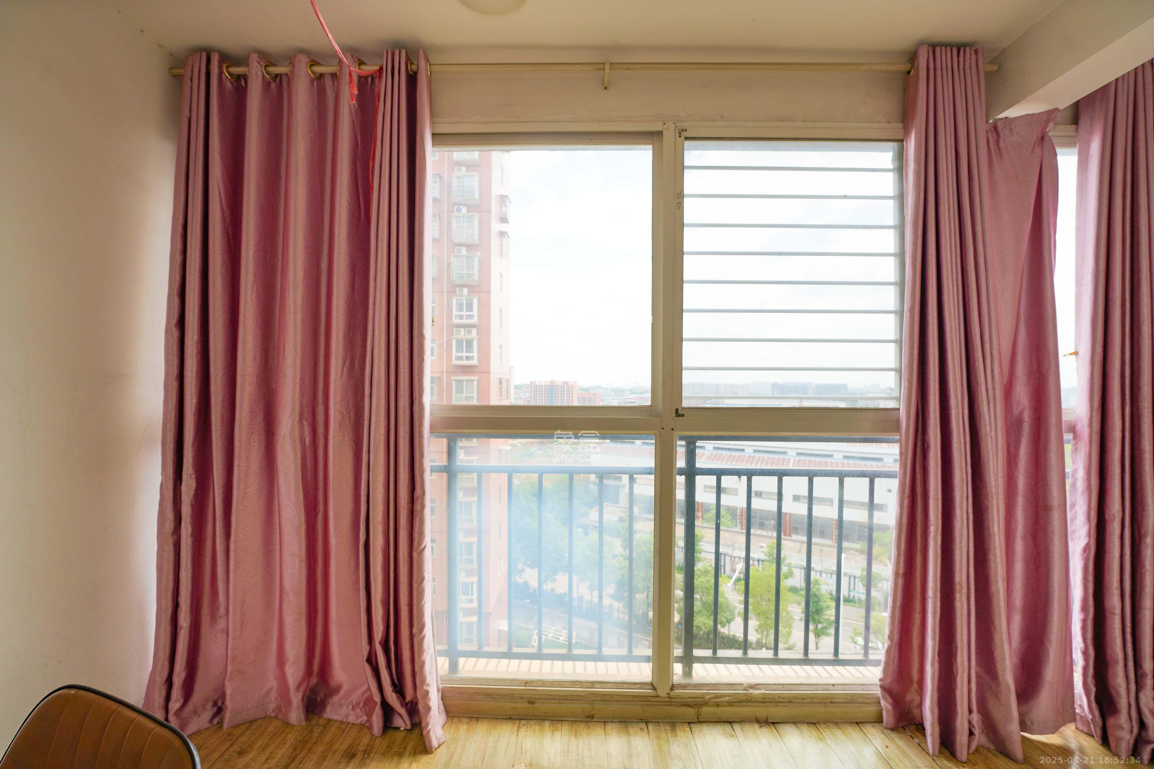 凯富漫城  3室2厅2卫    52.0万 凯富漫城  3室2厅2卫    52.0万阳台