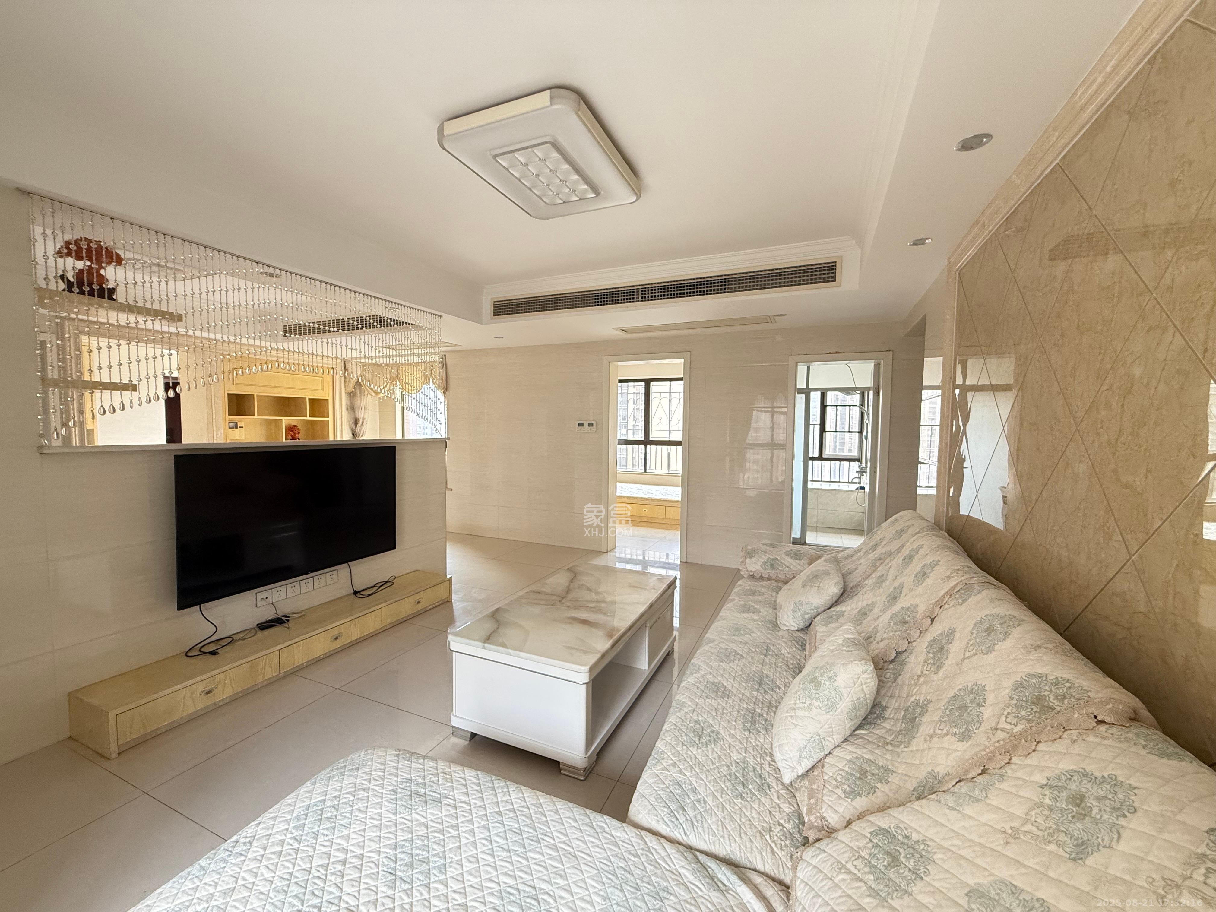 华润凤凰城三期  4室2厅2卫    3400.0元/月 华润凤凰城三期  4室2厅2卫    3400.0元/月室内图