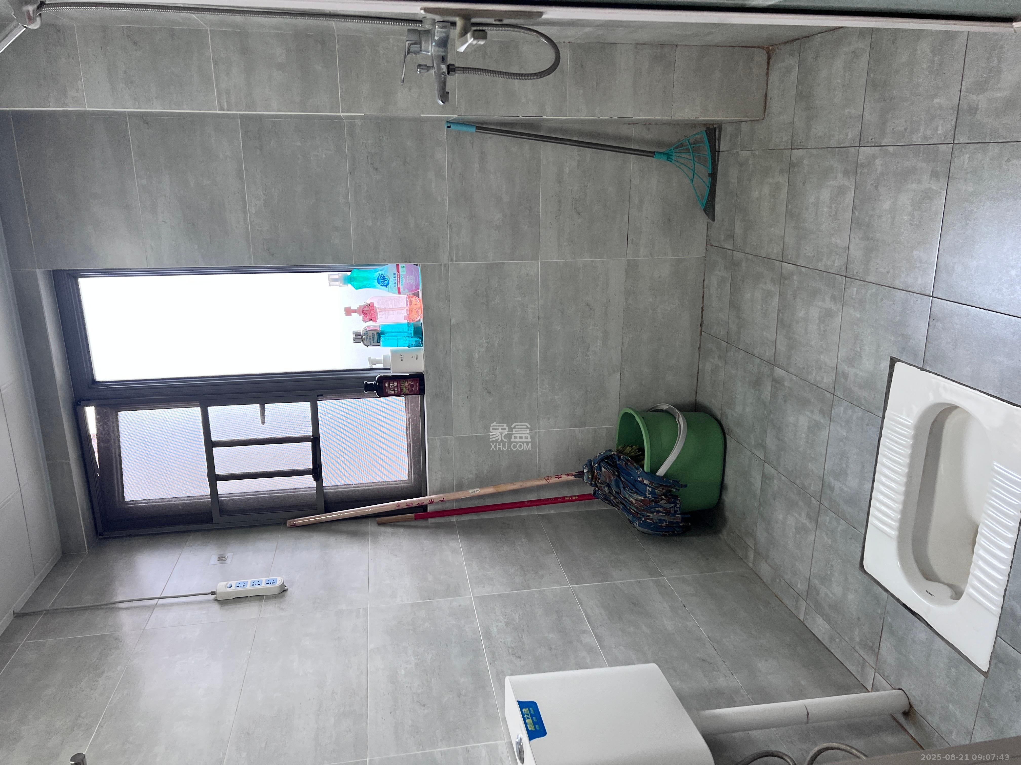 八方小区B区  3室2厅2卫    4800.0元/月室内图