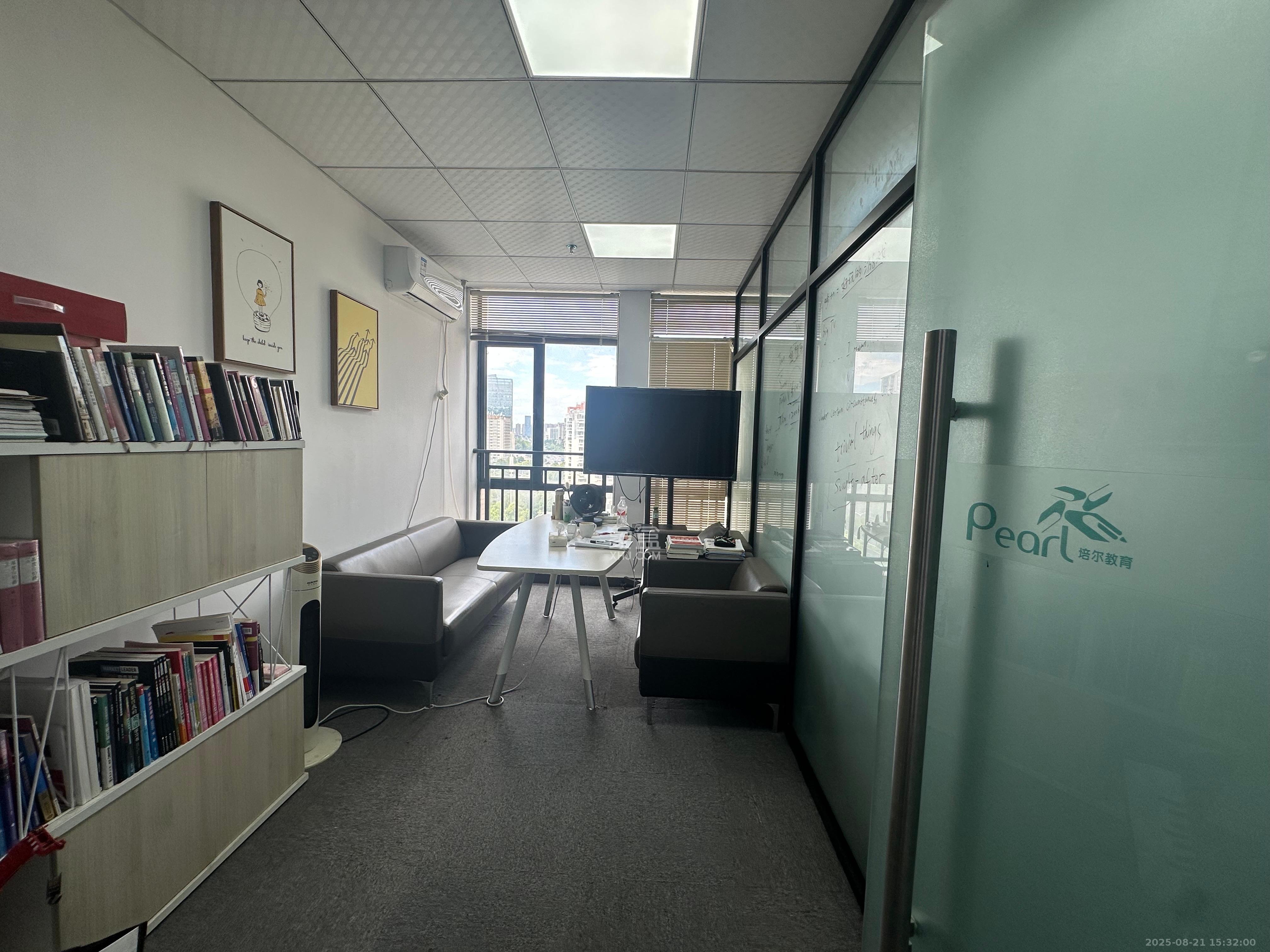 西子湖畔沃府 1室1厅1卫 2500.0元/月 西子湖畔沃府 1室1厅1卫 2500.0元/月室内图