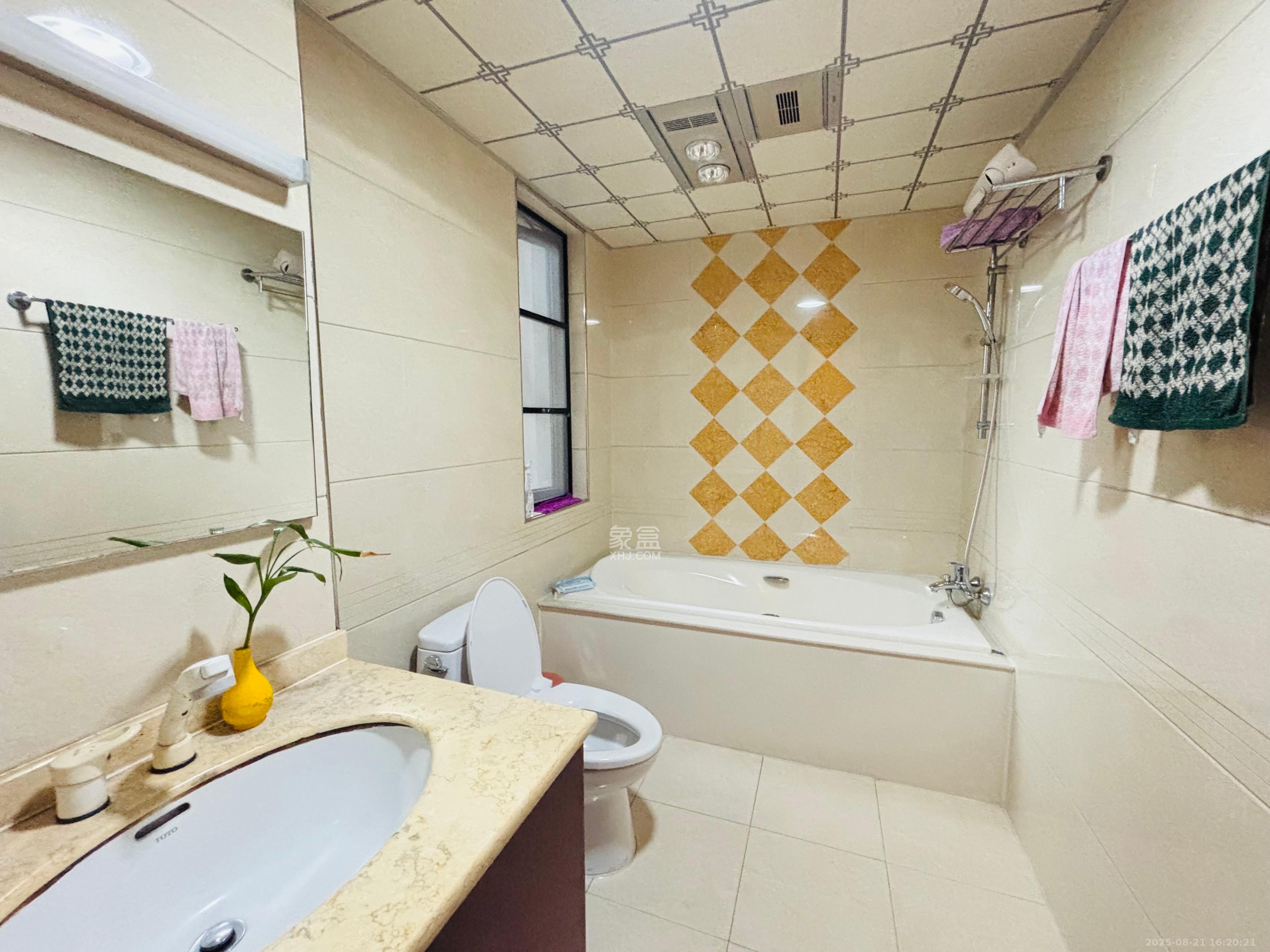 西街花园  4室2厅2卫    4800.0元/月室内图