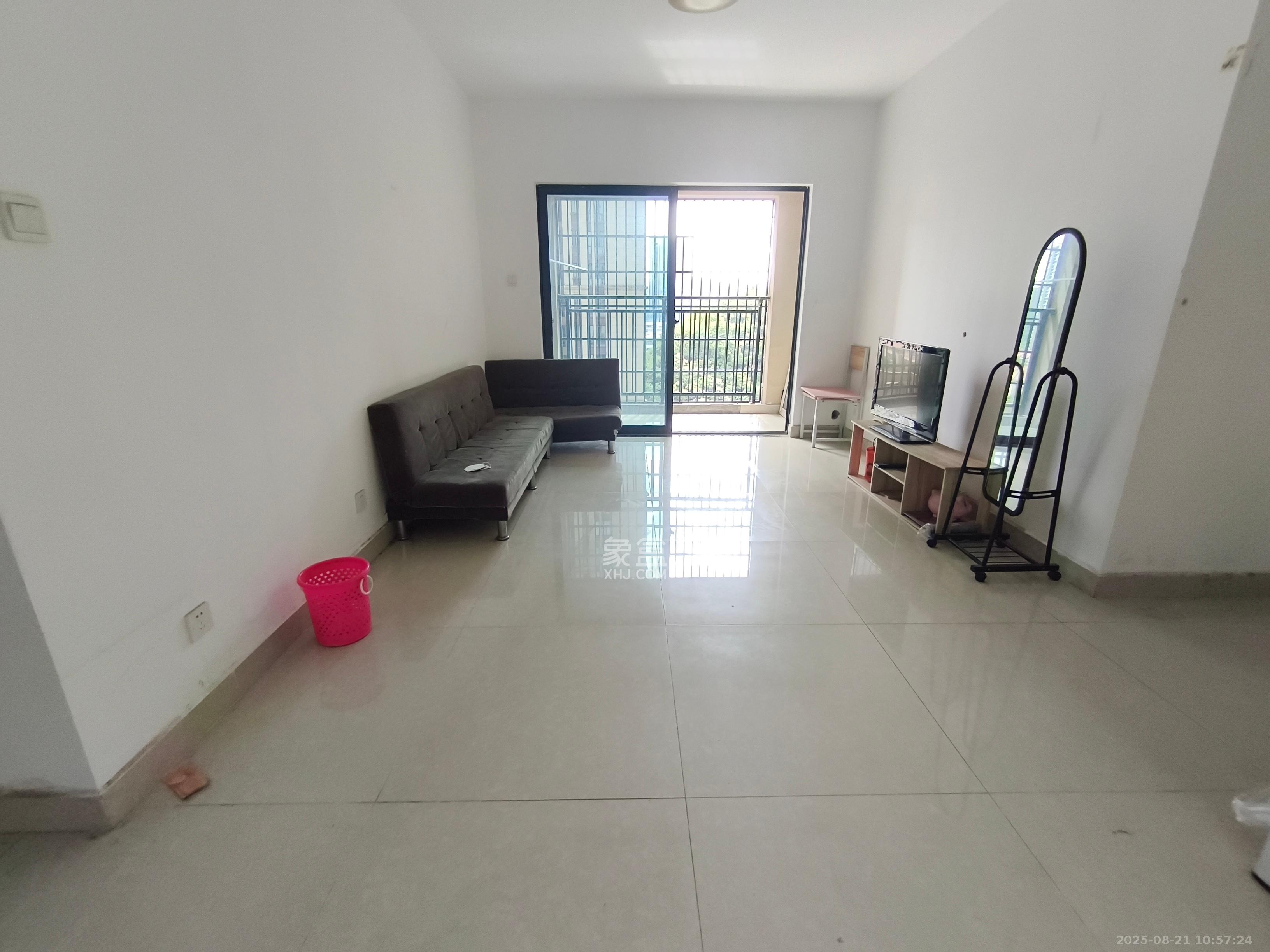 荣泰广场 3室2厅1卫 2000.0元/月 荣泰广场 3室2厅1卫 2000.0元/月室内图