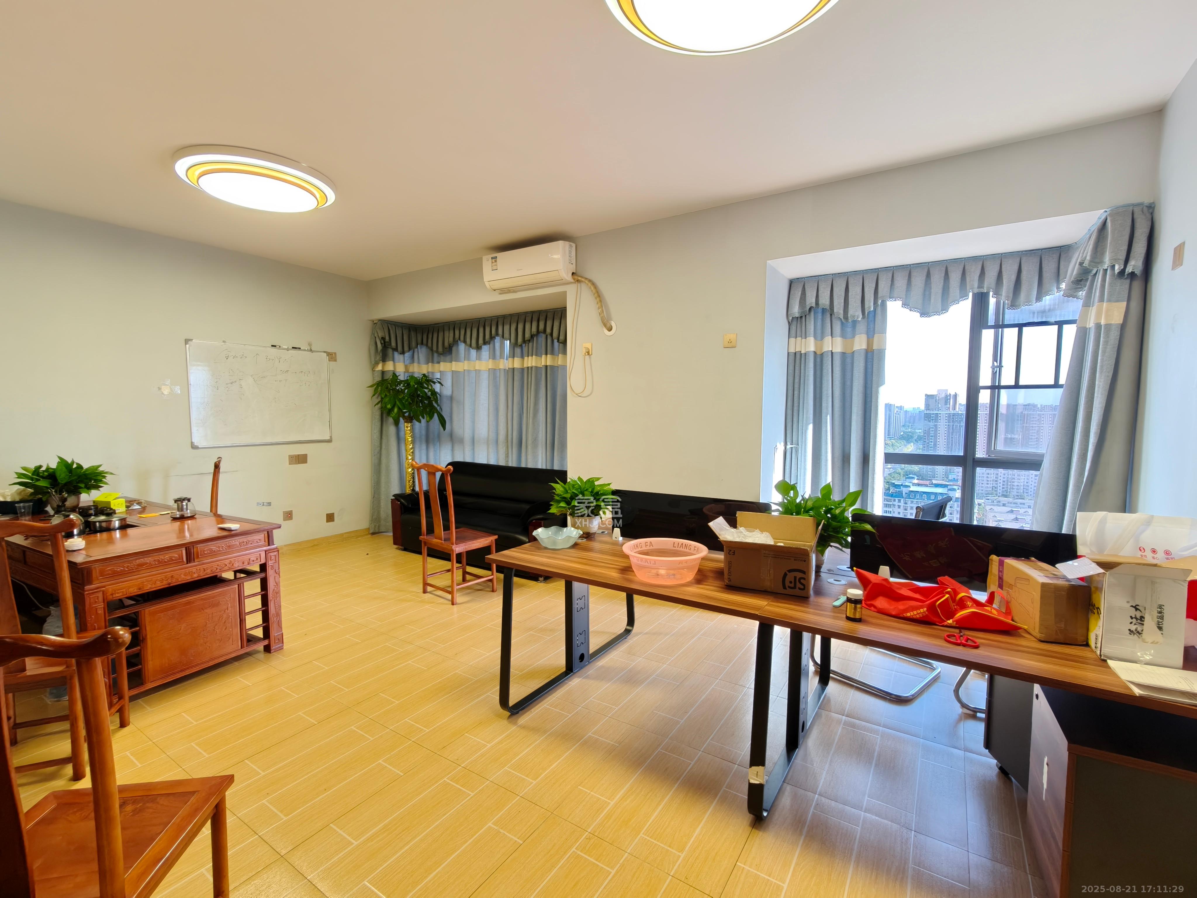 财富港湾(绿领大厦)  3室2厅2卫    3200.0元/月 财富港湾(绿领大厦)  3室2厅2卫    3200.0元/月室内图