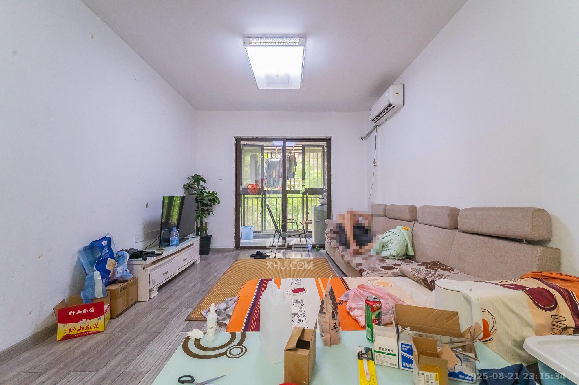 华润置地广场二期  3室2厅2卫    71.8万 华润置地广场二期  3室2厅2卫    71.8万客厅