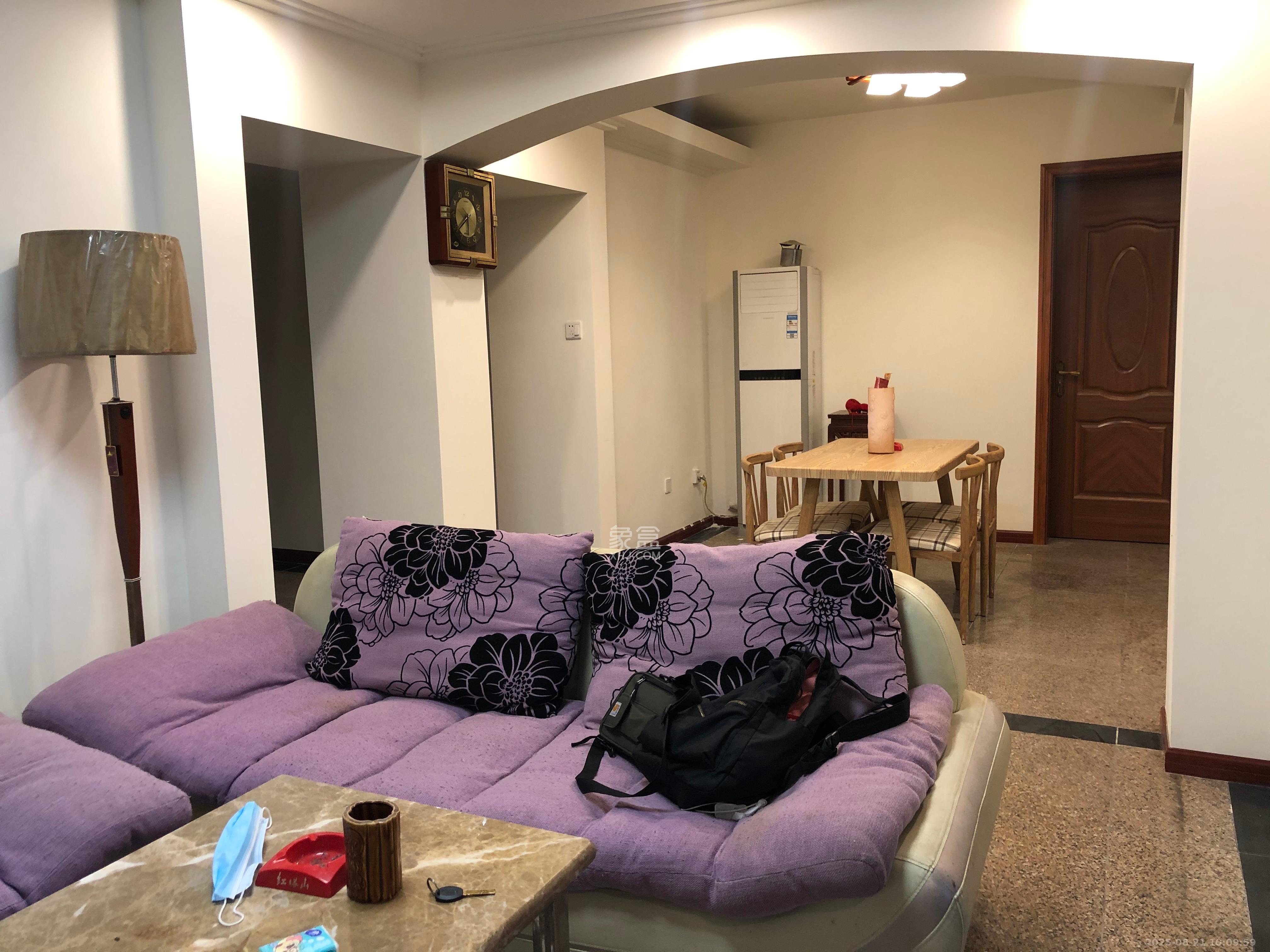 寿星街社区 4室2厅1卫 2600.0元/月 寿星街社区 4室2厅1卫 2600.0元/月室内图