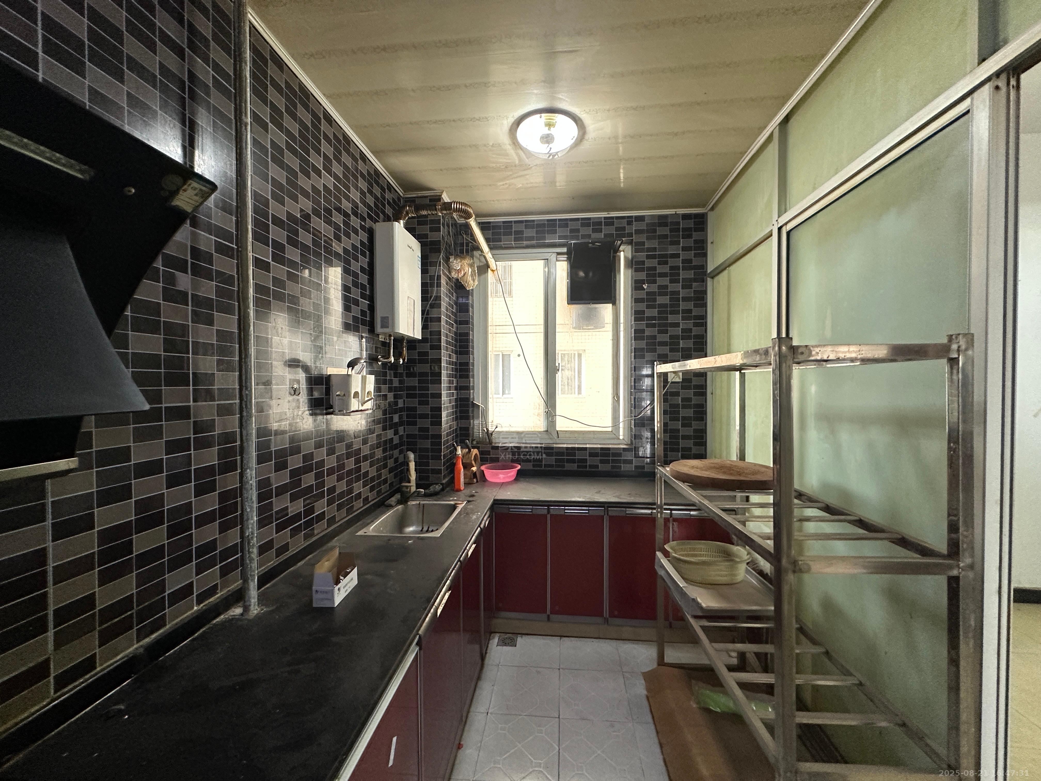 利江花园 4室2厅2卫 1600.0元/月 利江花园 4室2厅2卫 1600.0元/月室内图