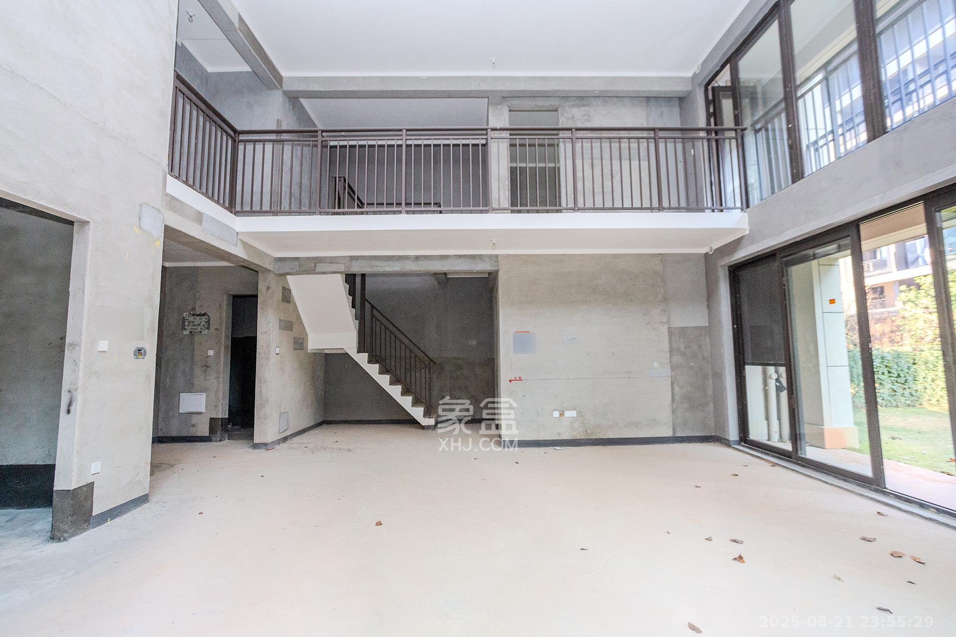 时代建发和著  6室2厅4卫   600.00万客厅