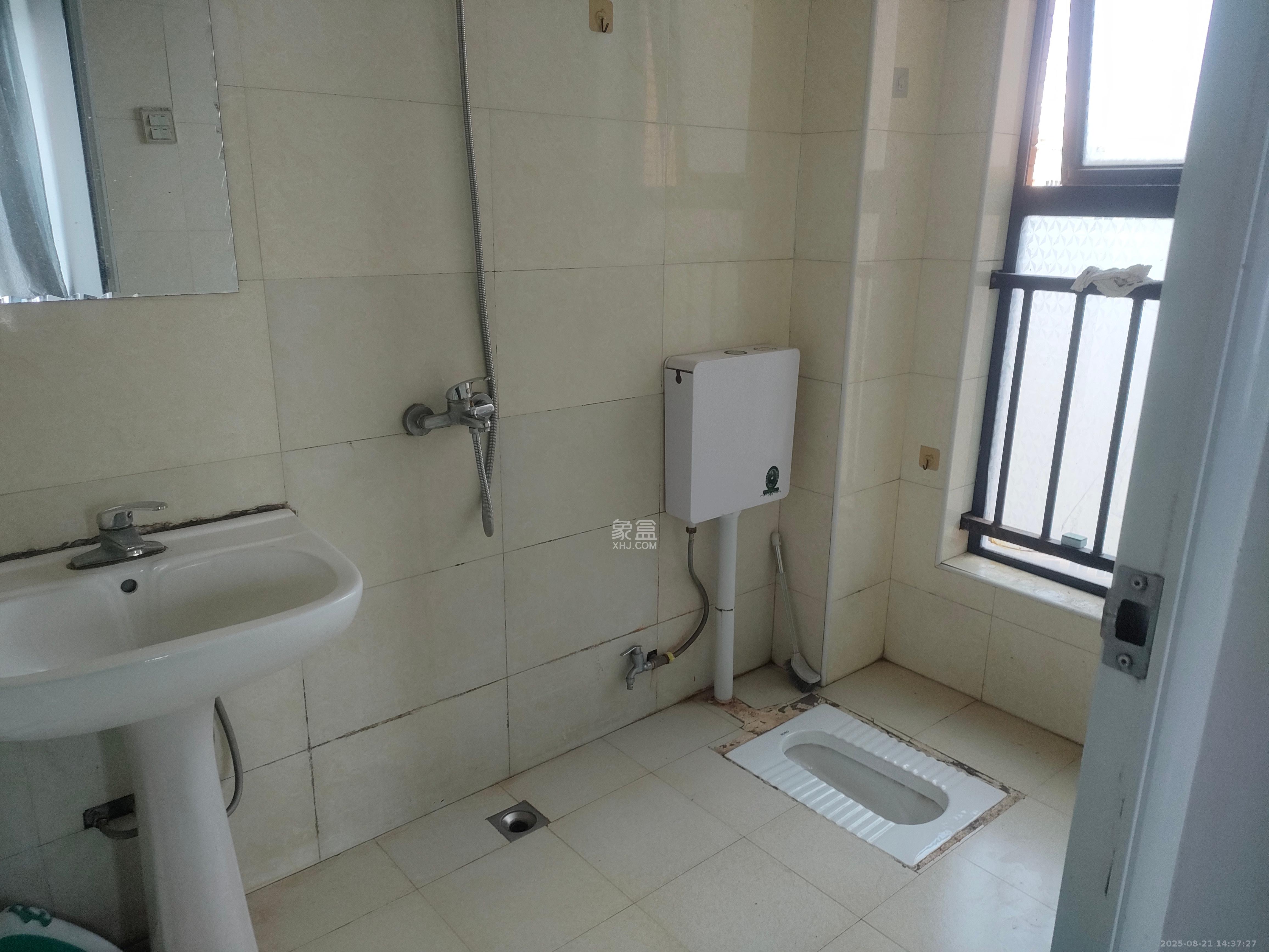 融圣国际 2室1厅1卫 2100.0元/月 融圣国际 2室1厅1卫 2100.0元/月室内图