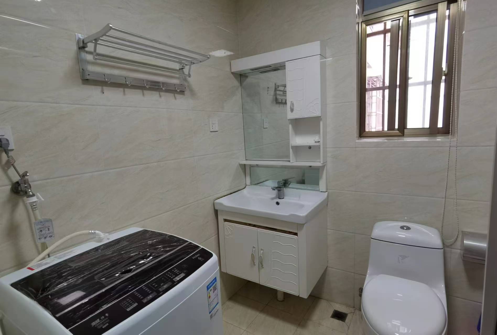 康业花园 3室2厅1卫 2600.0元/月 康业花园 3室2厅1卫 2600.0元/月室内图