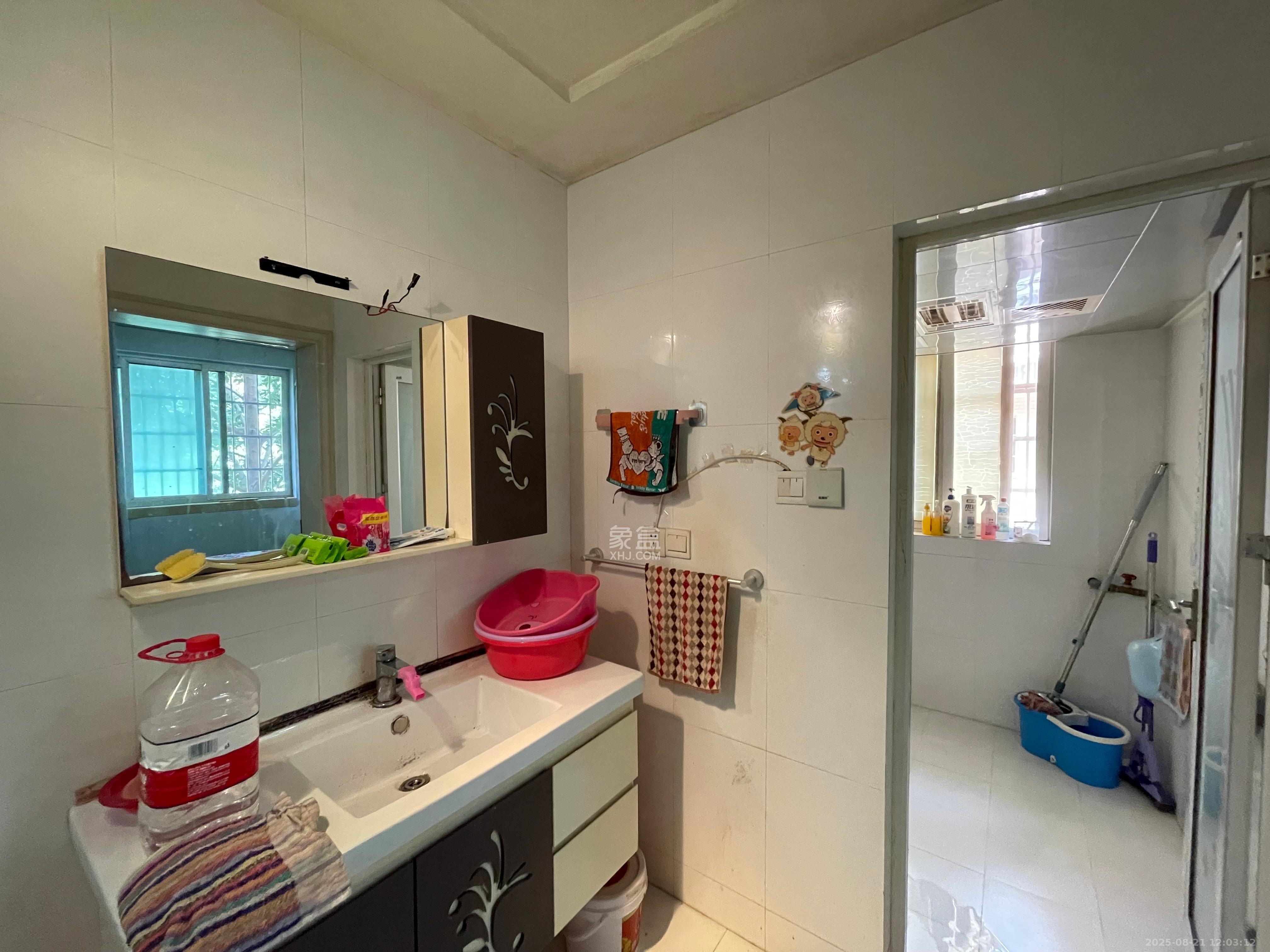 东岸锦城(东方人家)  3室2厅1卫    1800.0元/月 东岸锦城(东方人家)  3室2厅1卫    1800.0元/月室内图