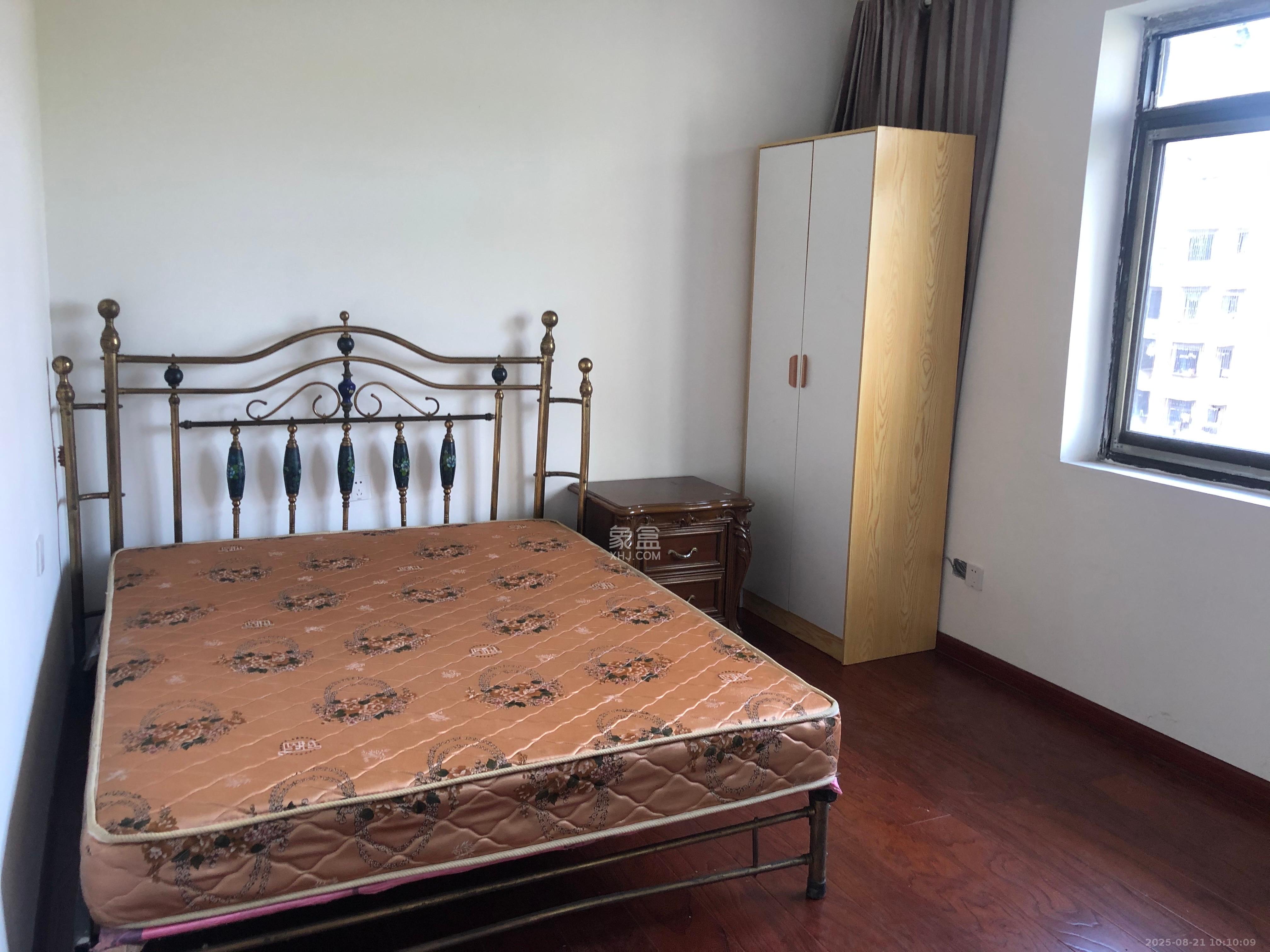 寿星街社区 4室2厅1卫 2600.0元/月 寿星街社区 4室2厅1卫 2600.0元/月室内图