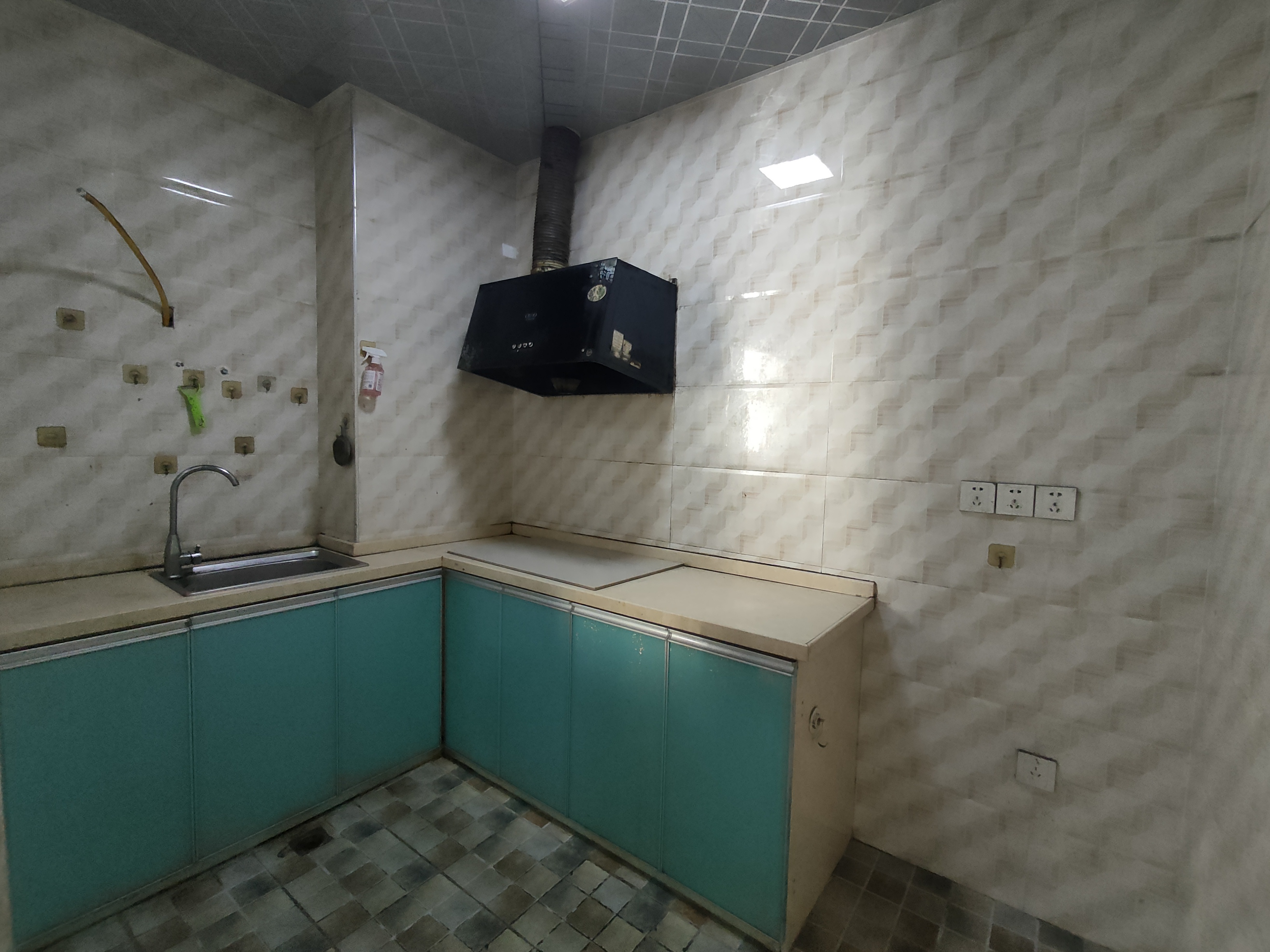 海糖小区一二期 3室2厅1卫 2000.0元/月 海糖小区一二期 3室2厅1卫 2000.0元/月室内图