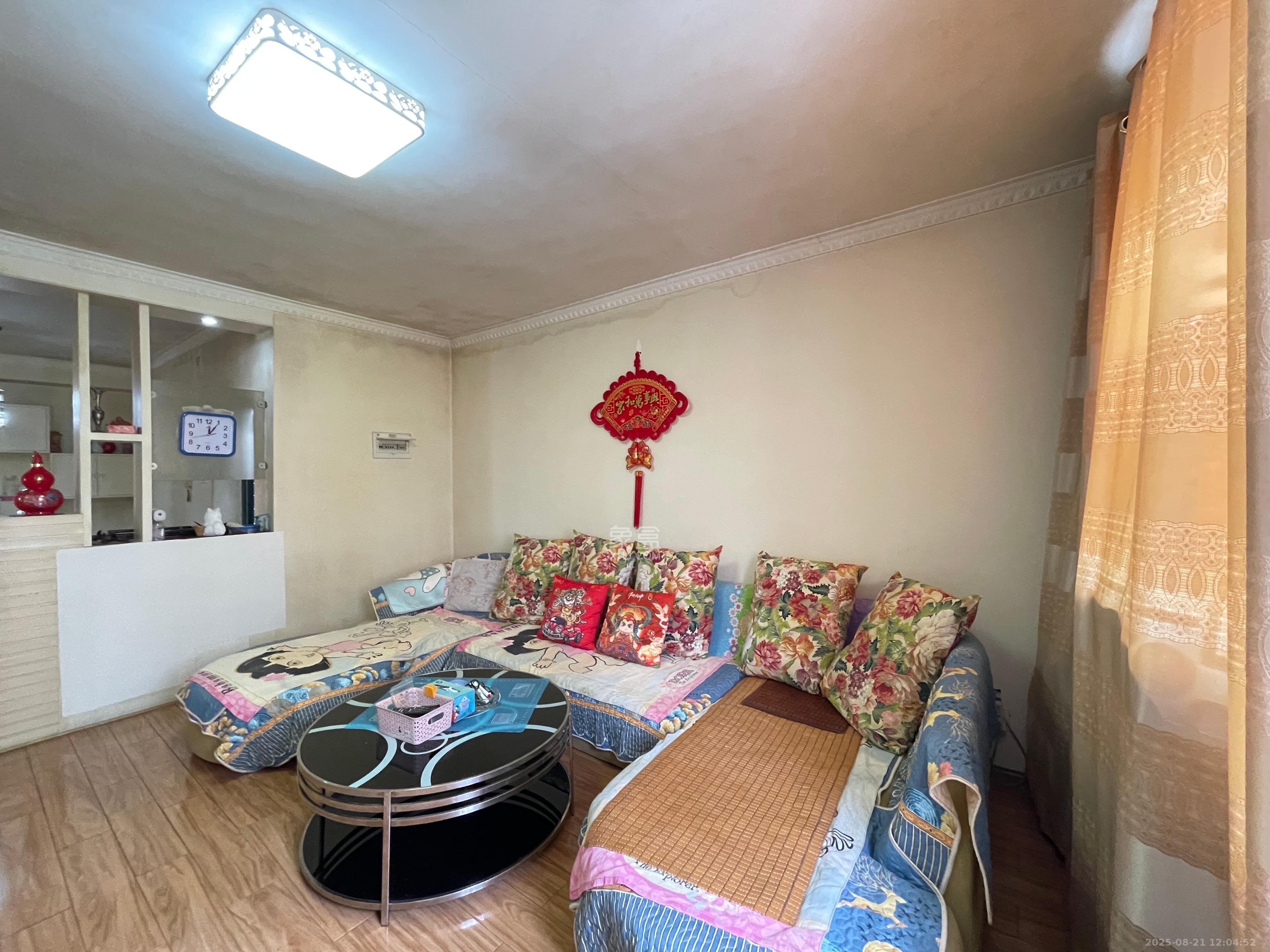 东岸锦城(东方人家)  3室2厅1卫    1800.0元/月 东岸锦城(东方人家)  3室2厅1卫    1800.0元/月室内图