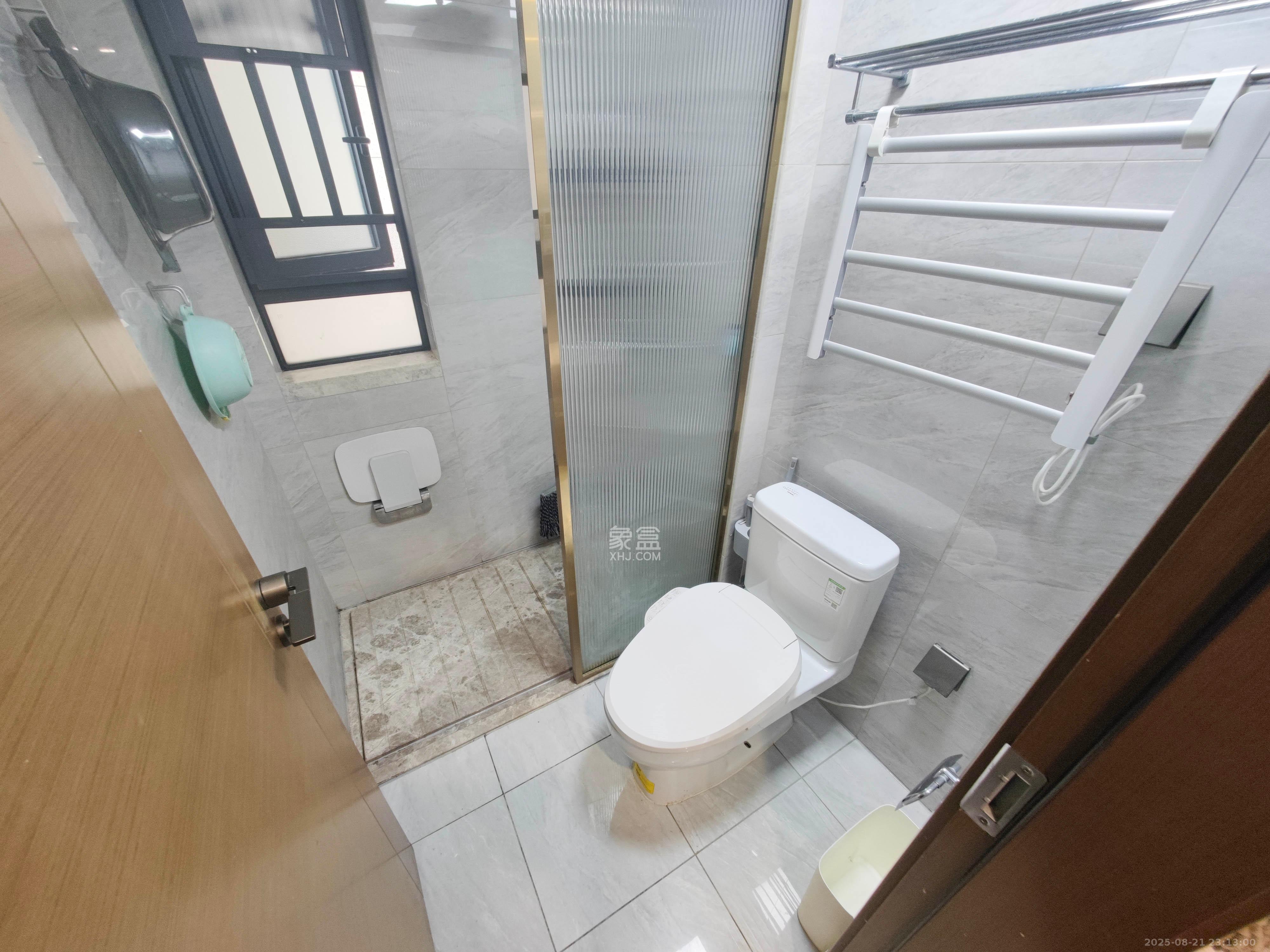 万科魅力之城天阔里  3室2厅2卫    98.0万 万科魅力之城天阔里  3室2厅2卫    98.0万卫生间