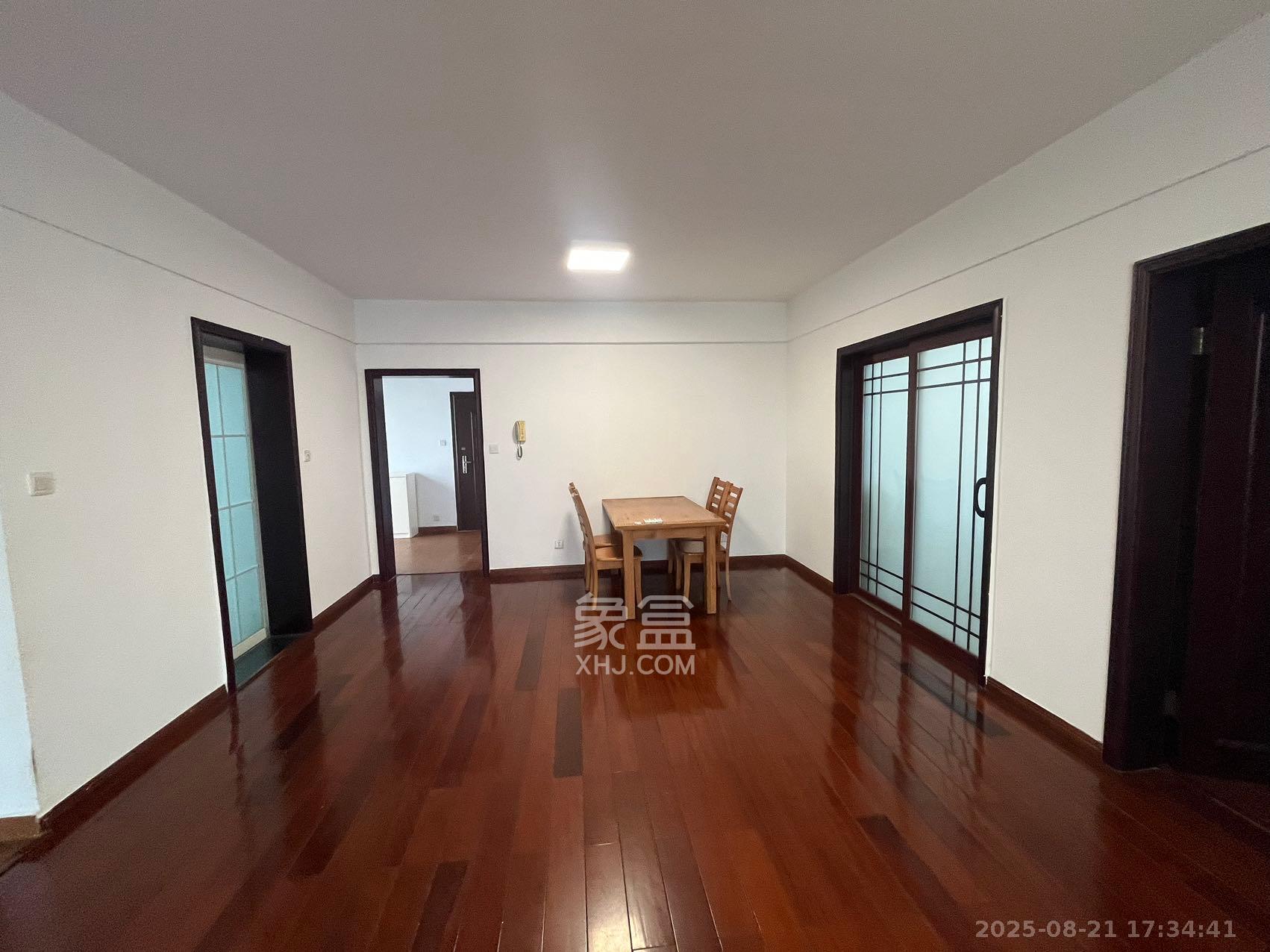 嘉盛华庭(一期、二期、三期)  3室2厅2卫    2400.0元/月 嘉盛华庭(一期、二期、三期)  3室2厅2卫    2400.0元/月室内图