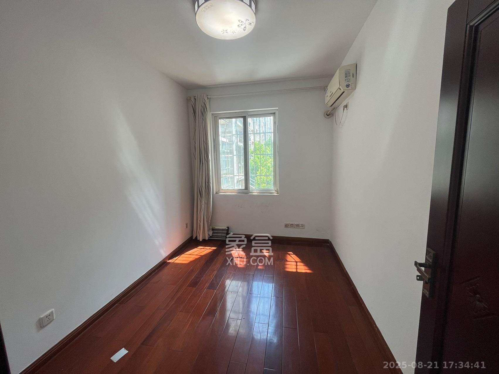 嘉盛华庭（一期、二期、三期）  3室2厅2卫    2400.0元/月室内图