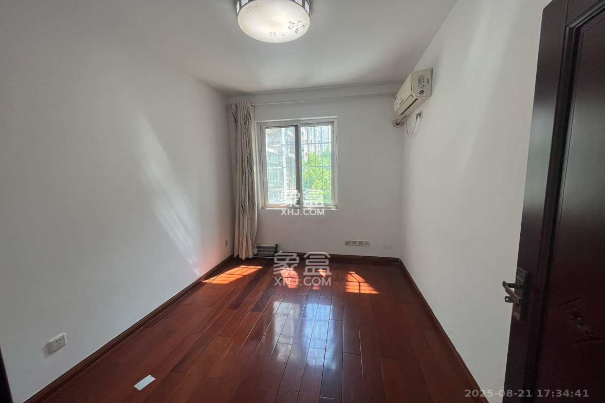 嘉盛华庭(一期、二期、三期)  3室2厅2卫    2400.0元/月 嘉盛华庭(一期、二期、三期)  3室2厅2卫    2400.0元/月室内图