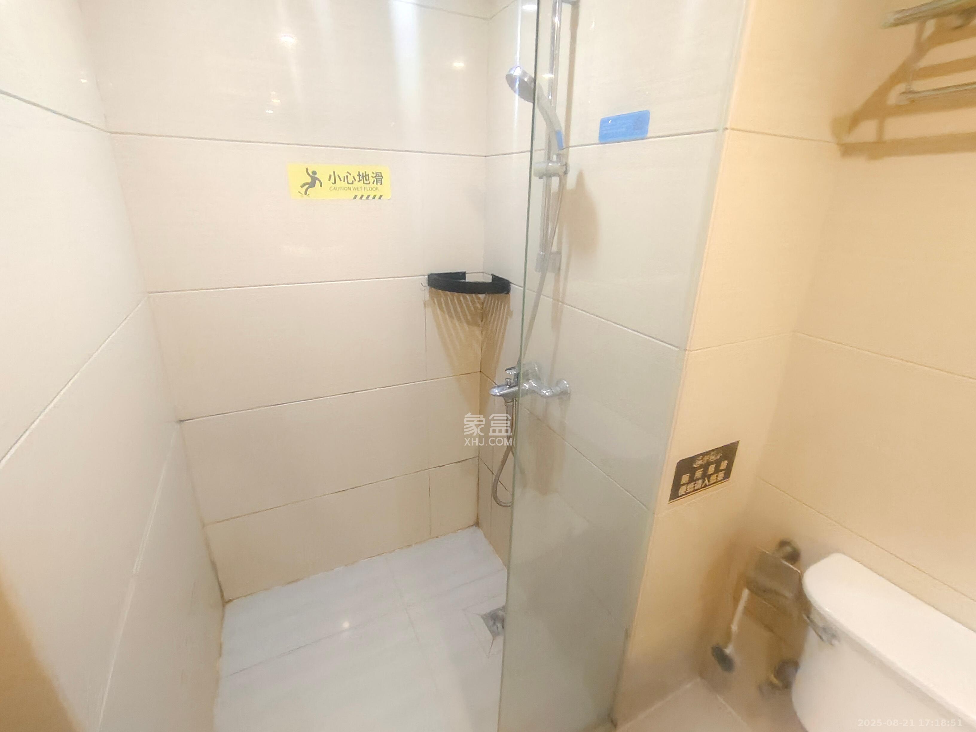 五一钻界  1室0厅0卫    1700.0元/月室内图