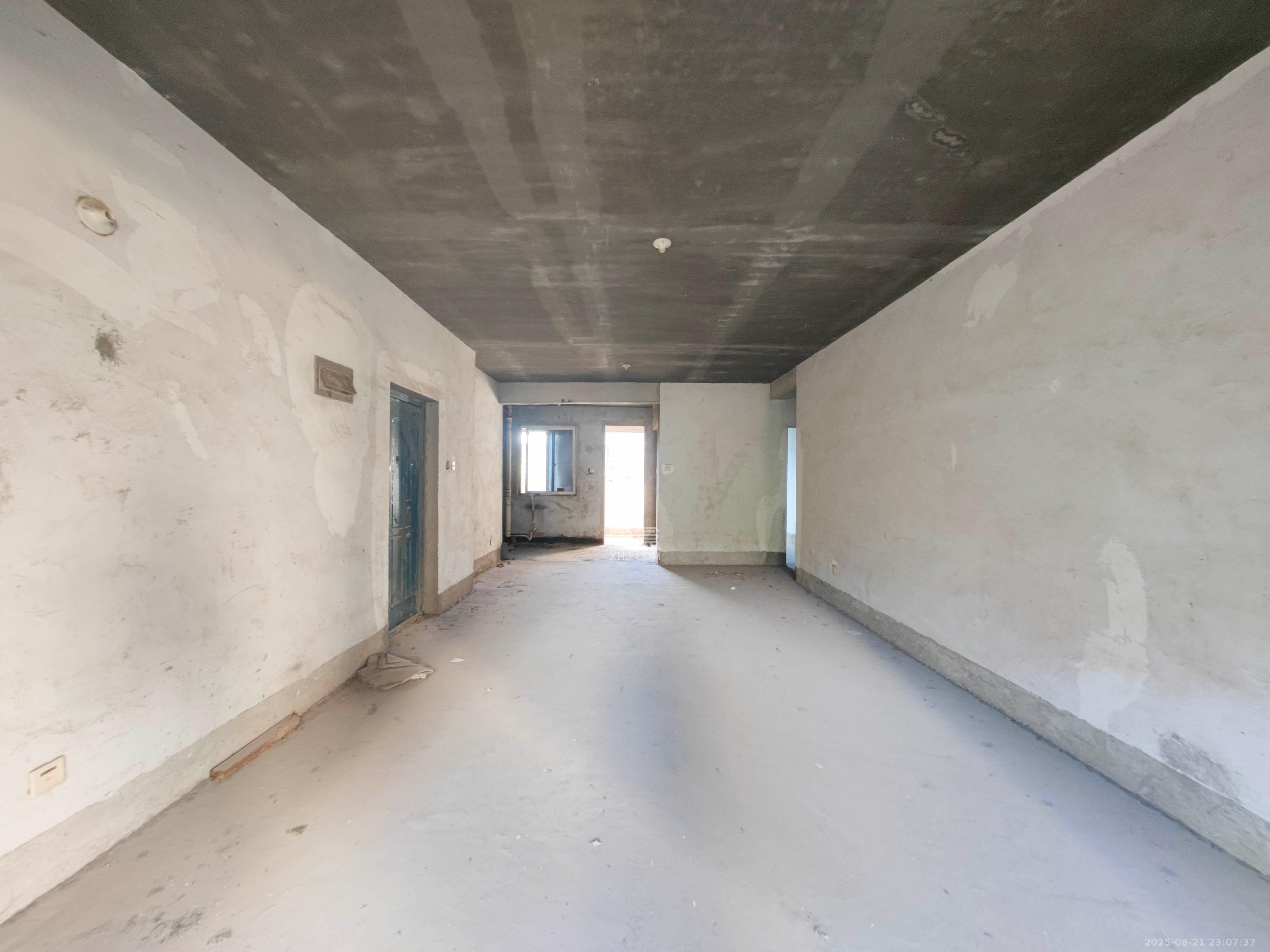 鄱阳小区  3室2厅2卫    98.0万