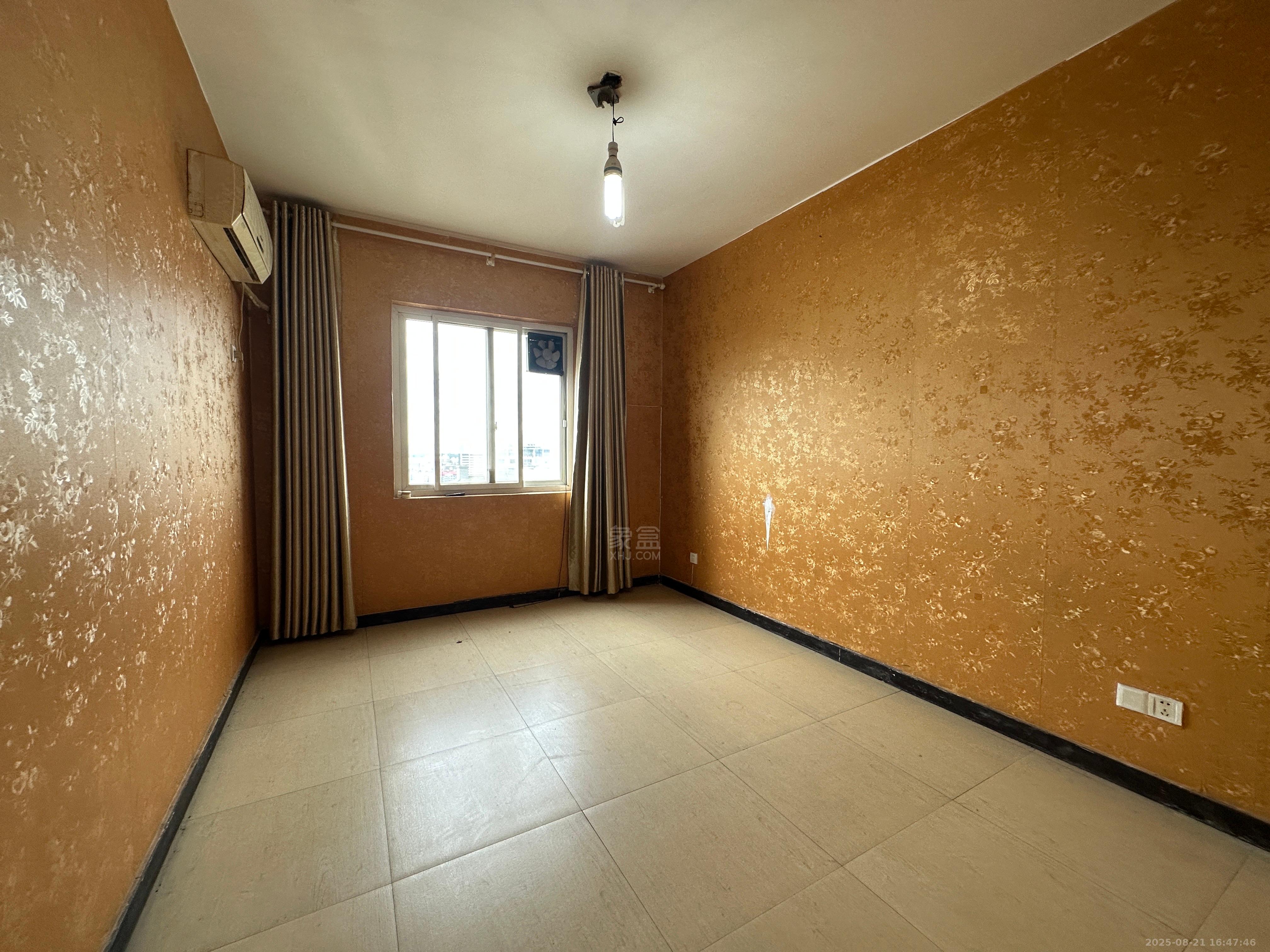 利江花园 4室2厅2卫 1600.0元/月 利江花园 4室2厅2卫 1600.0元/月室内图