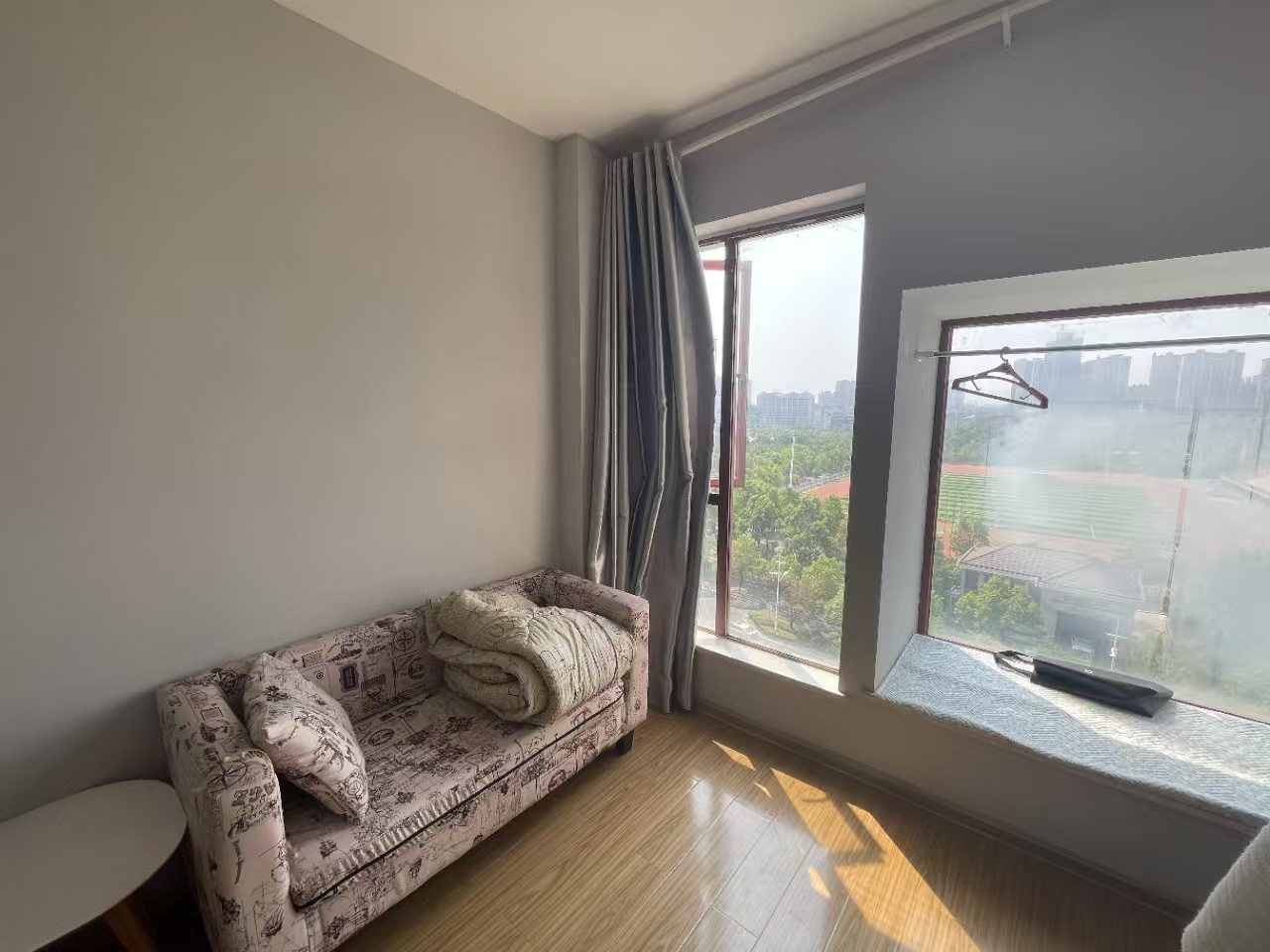 阳光青年城  1室1厅1卫    900.0元/月 阳光青年城  1室1厅1卫    900.0元/月室内图