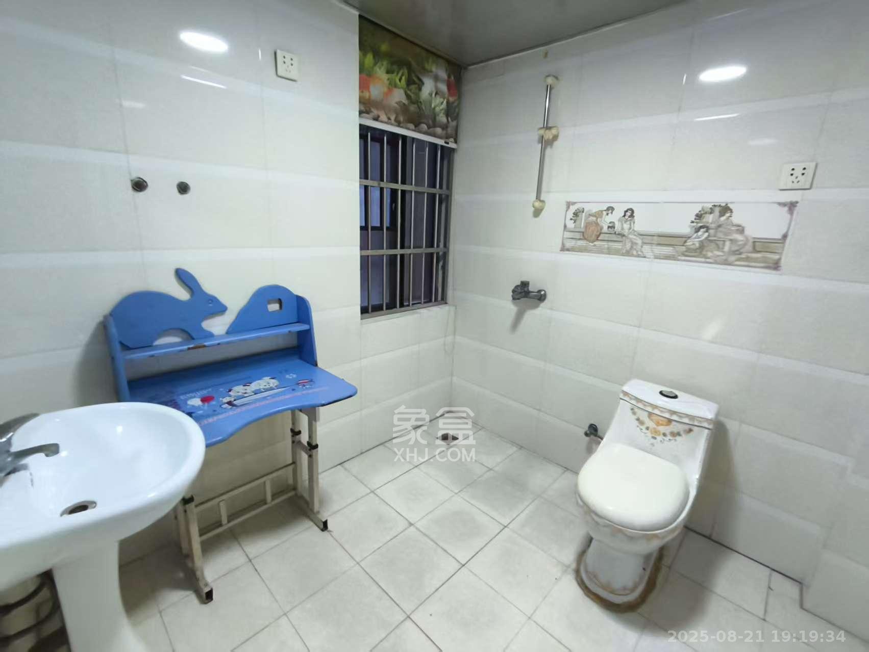 三江花中城 3室2厅1卫 2500.0元/月 三江花中城 3室2厅1卫 2500.0元/月室内图