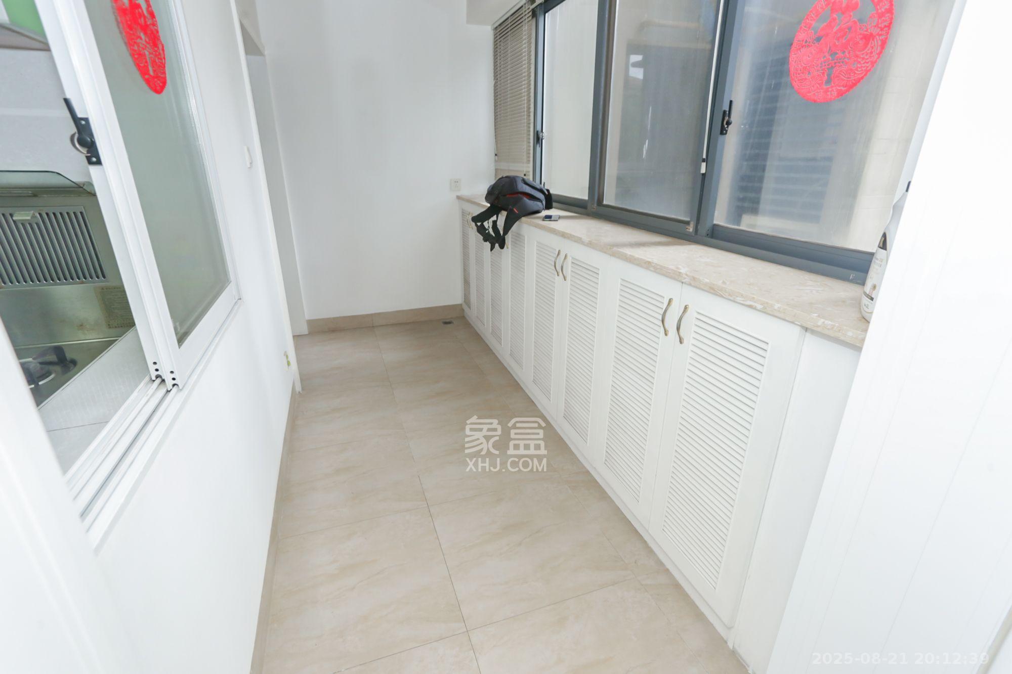 卓越蔚蓝海岸一期  2室2厅1卫   2200.00元/月室内图