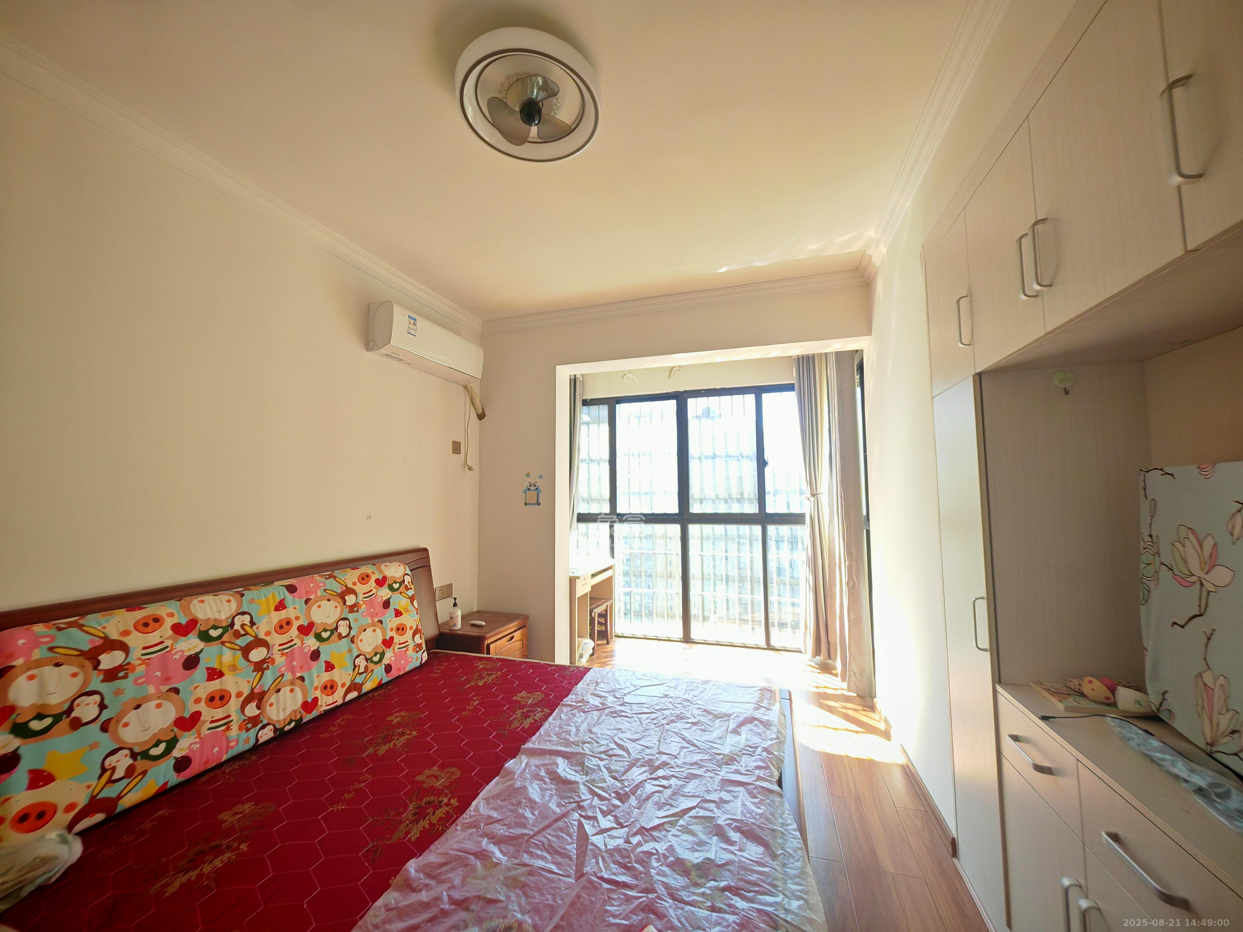 阳光晶城  4室2厅2卫    2400.0元/月室内图