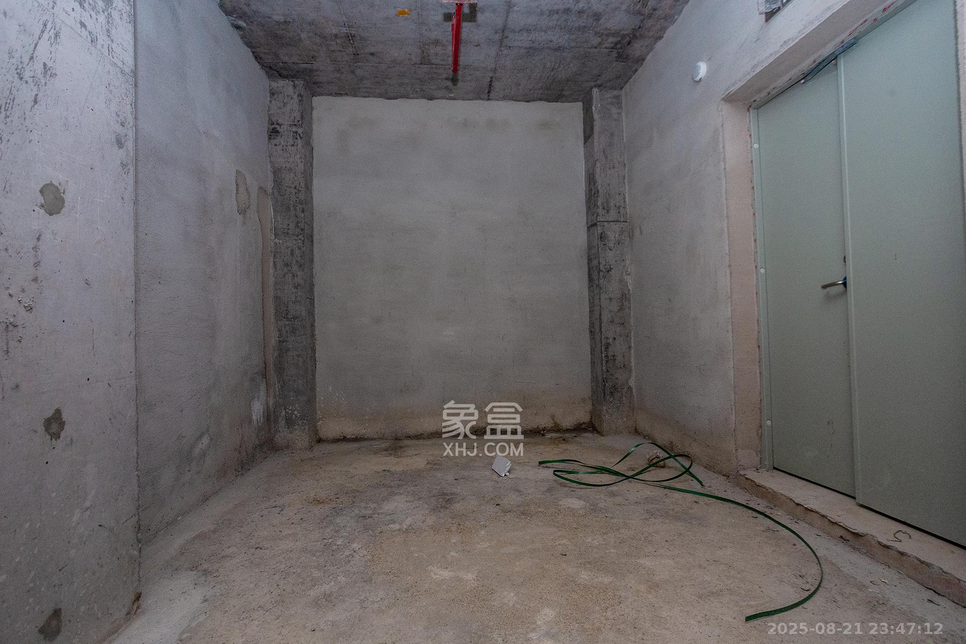 长房润和湘江玥 8室2厅4卫 880.0万 长房润和湘江玥 8室2厅4卫 880.0万卧室