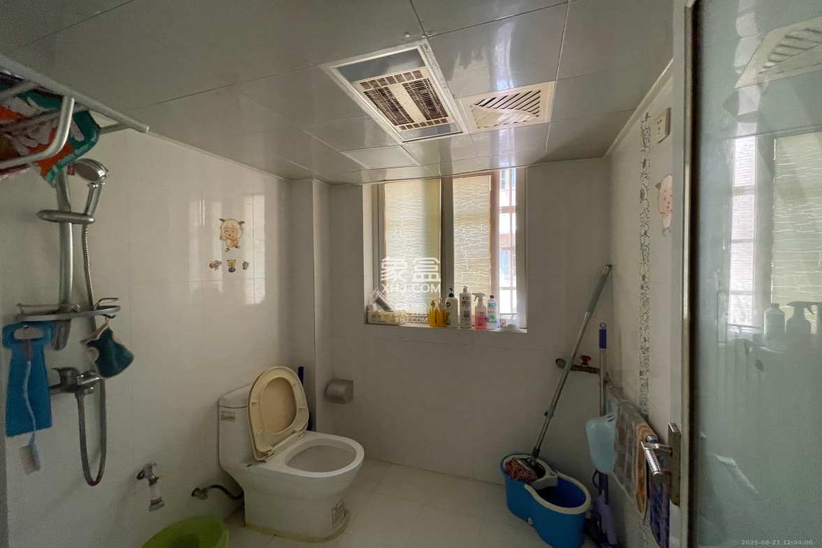 东岸锦城(东方人家)  3室2厅1卫    1800.0元/月 东岸锦城(东方人家)  3室2厅1卫    1800.0元/月室内图