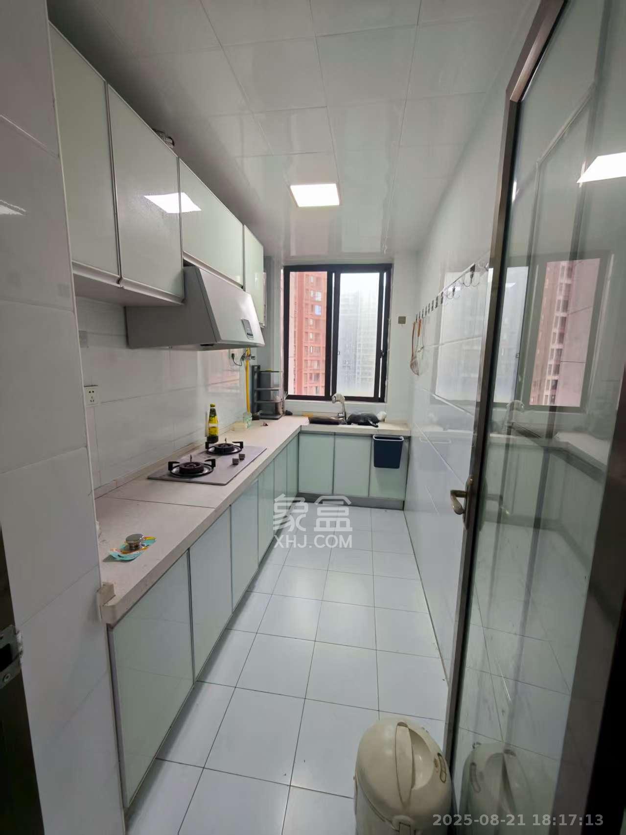 绿地海外滩一期  3室2厅1卫    1900.0元/月 绿地海外滩一期  3室2厅1卫    1900.0元/月室内图