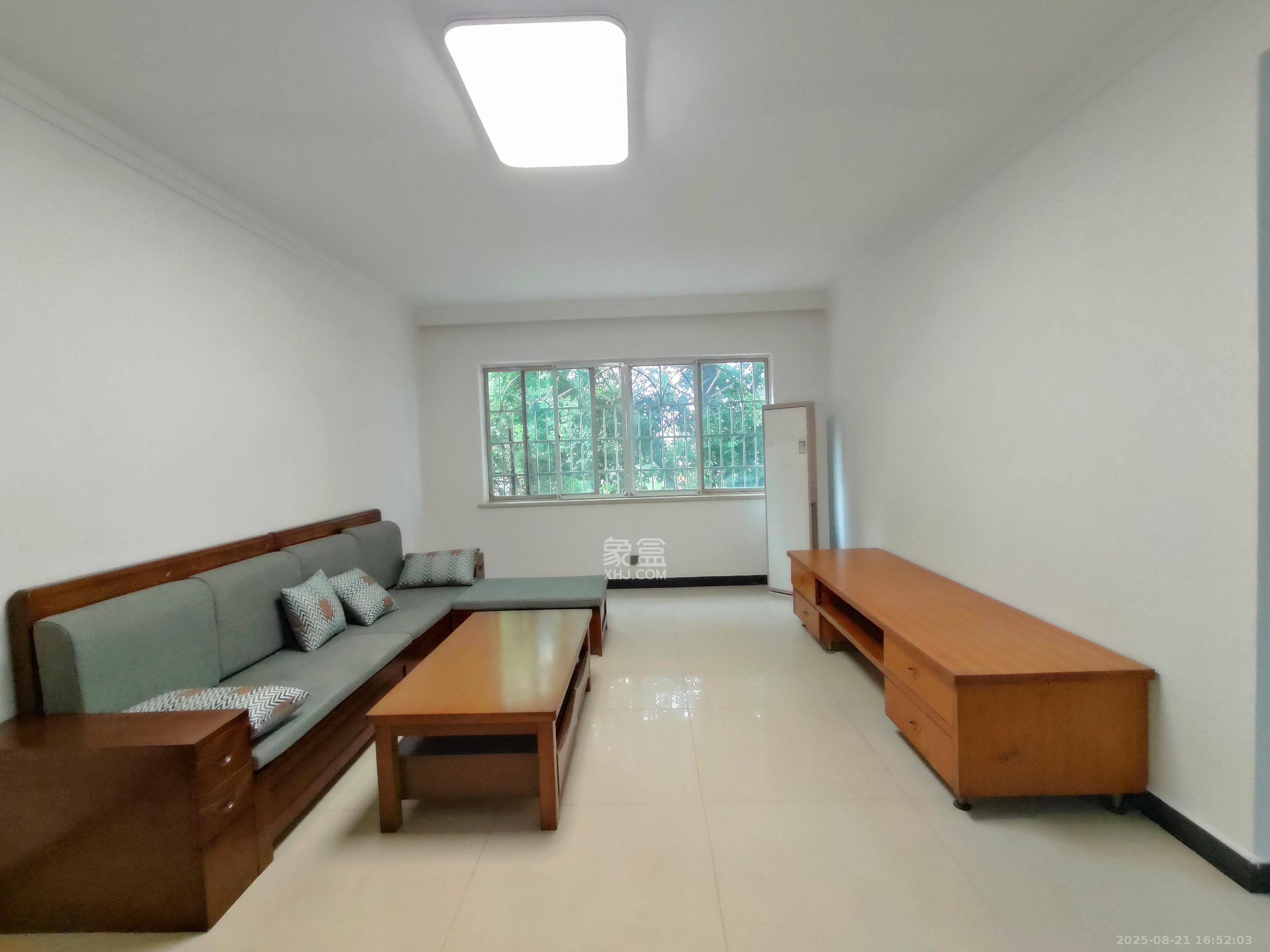 中建五局信和苑三区  3室2厅2卫   1900.00元/月
