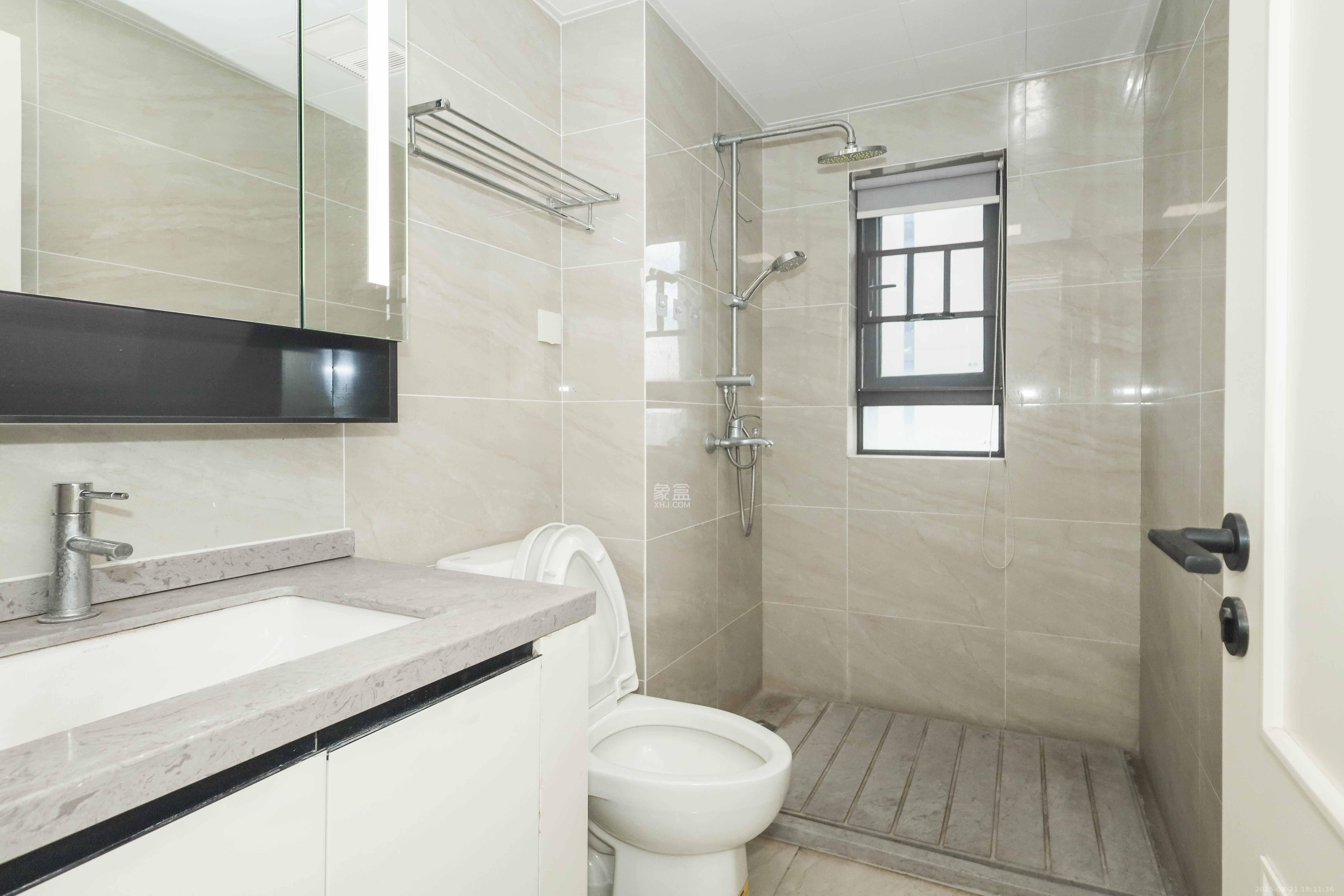 万科金色梦想C区  3室2厅1卫    107.0万卫生间