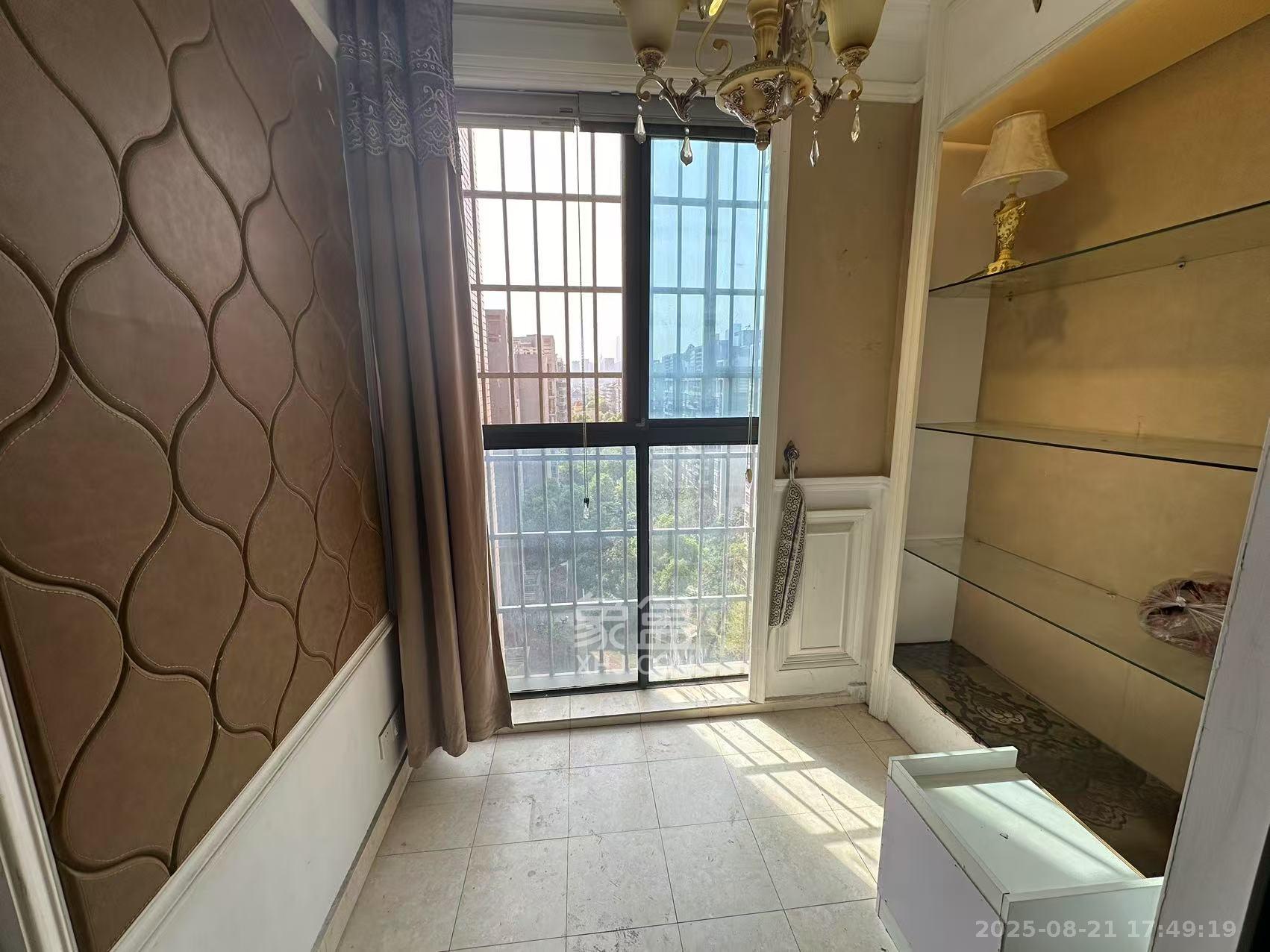 华城广场 2室1厅1卫 2300.0元/月 华城广场 2室1厅1卫 2300.0元/月室内图