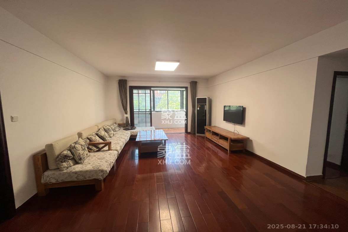 嘉盛华庭(一期、二期、三期)  3室2厅2卫    2400.0元/月 嘉盛华庭(一期、二期、三期)  3室2厅2卫    2400.0元/月室内图