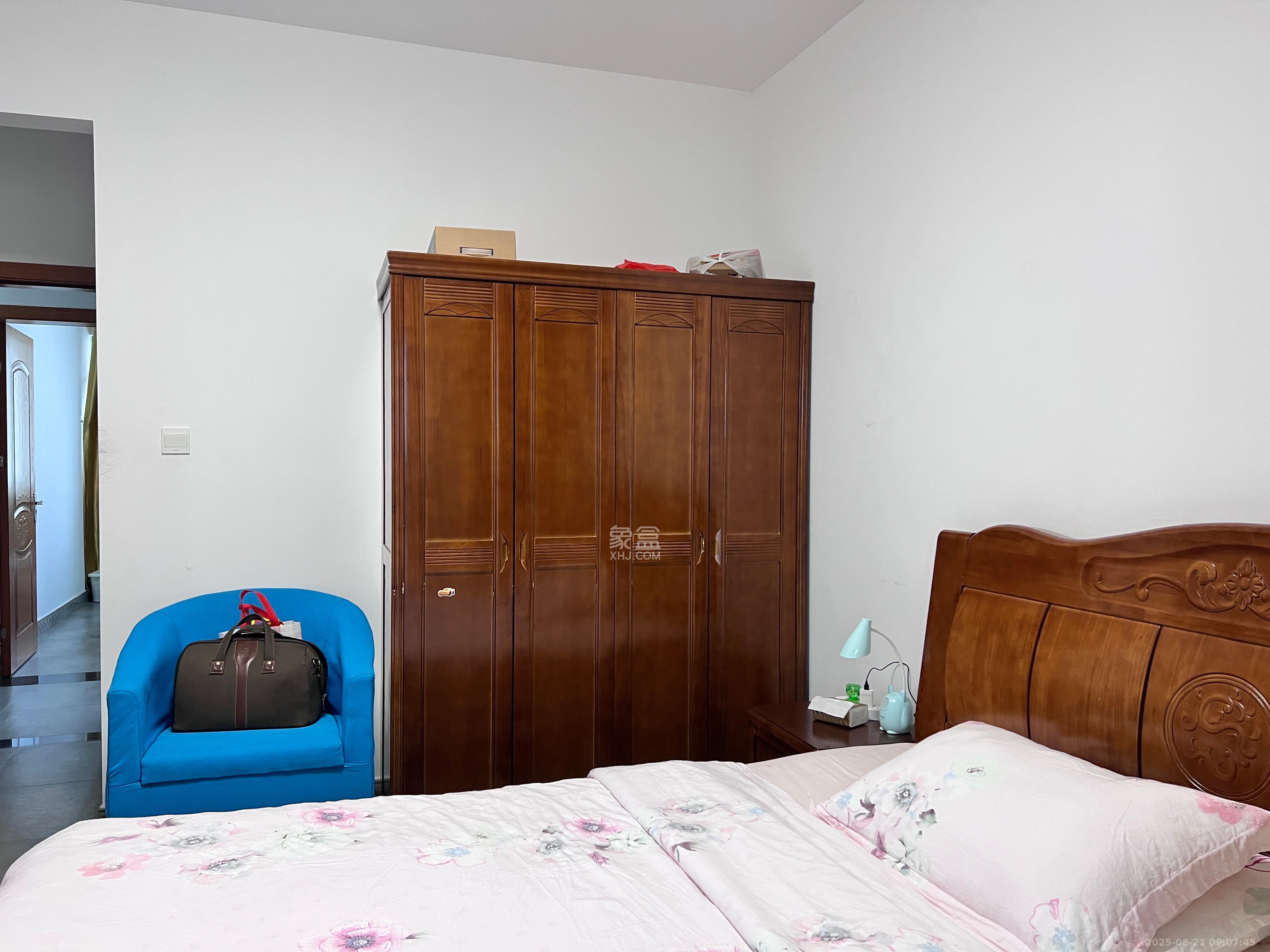 八方小区B区  3室2厅2卫    4800.0元/月室内图