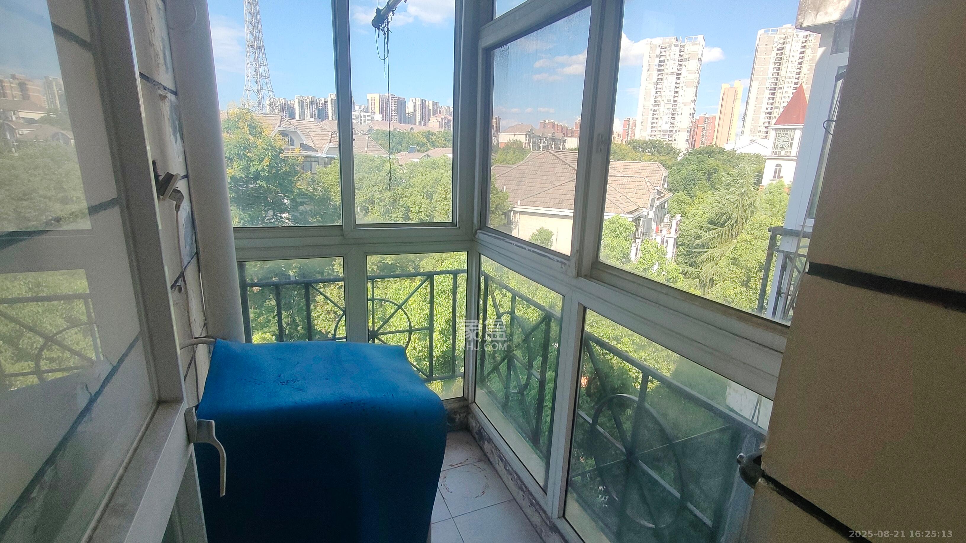 山水人家一二期 3室2厅1卫 1400.0元/月 山水人家一二期 3室2厅1卫 1400.0元/月室内图