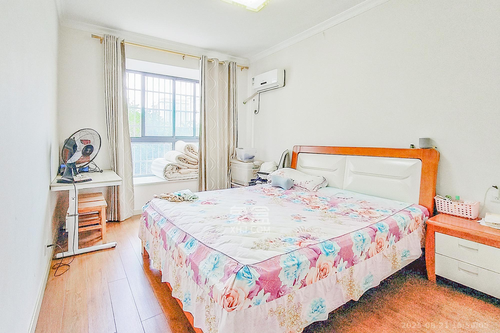 八方小区D区 4室2厅1卫 485.0万 八方小区D区 4室2厅1卫 485.0万卧室