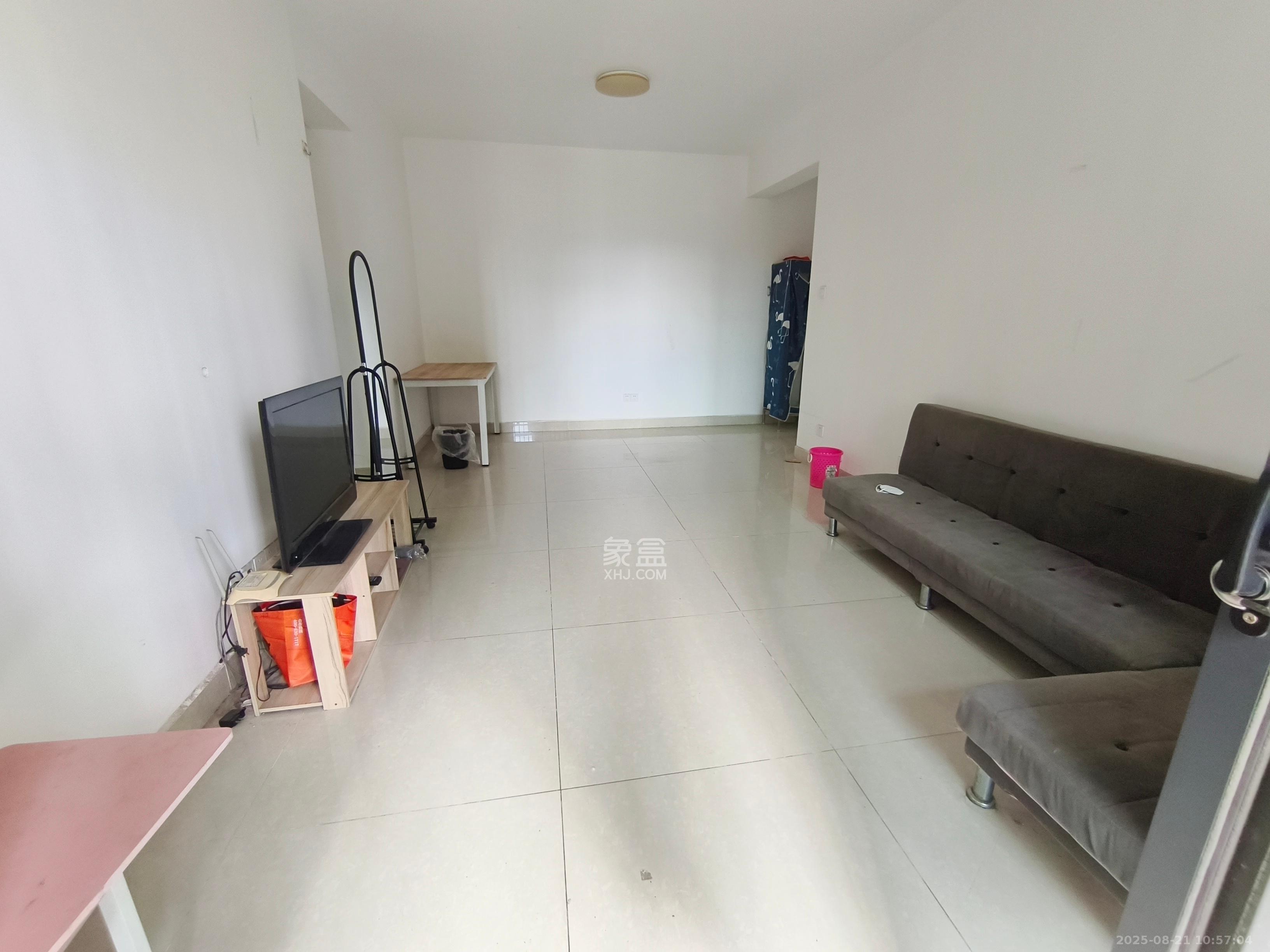 荣泰广场 3室2厅1卫 2000.0元/月 荣泰广场 3室2厅1卫 2000.0元/月室内图