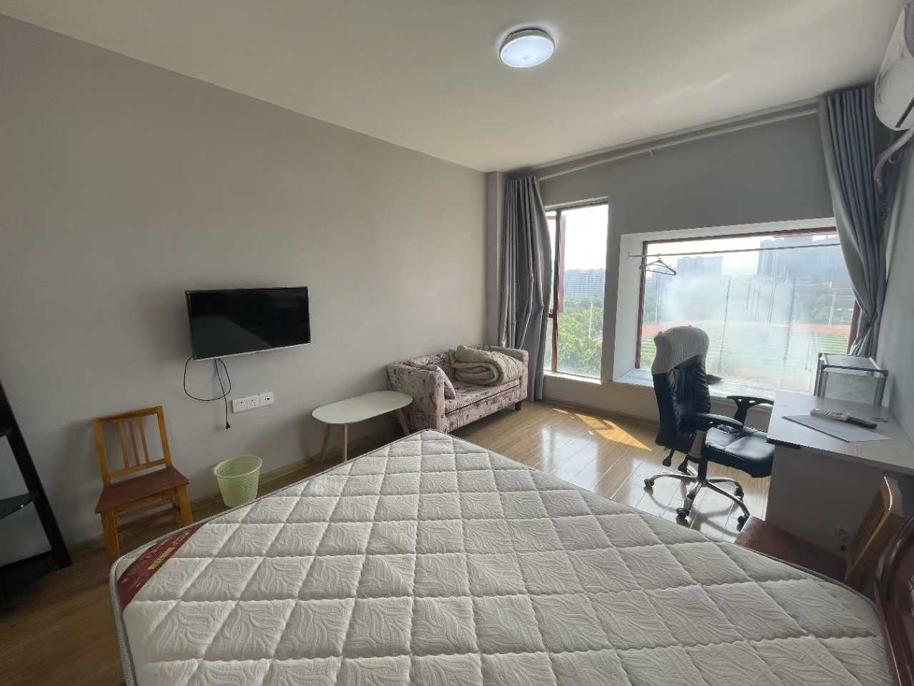 阳光青年城  1室1厅1卫    900.0元/月 阳光青年城  1室1厅1卫    900.0元/月室内图