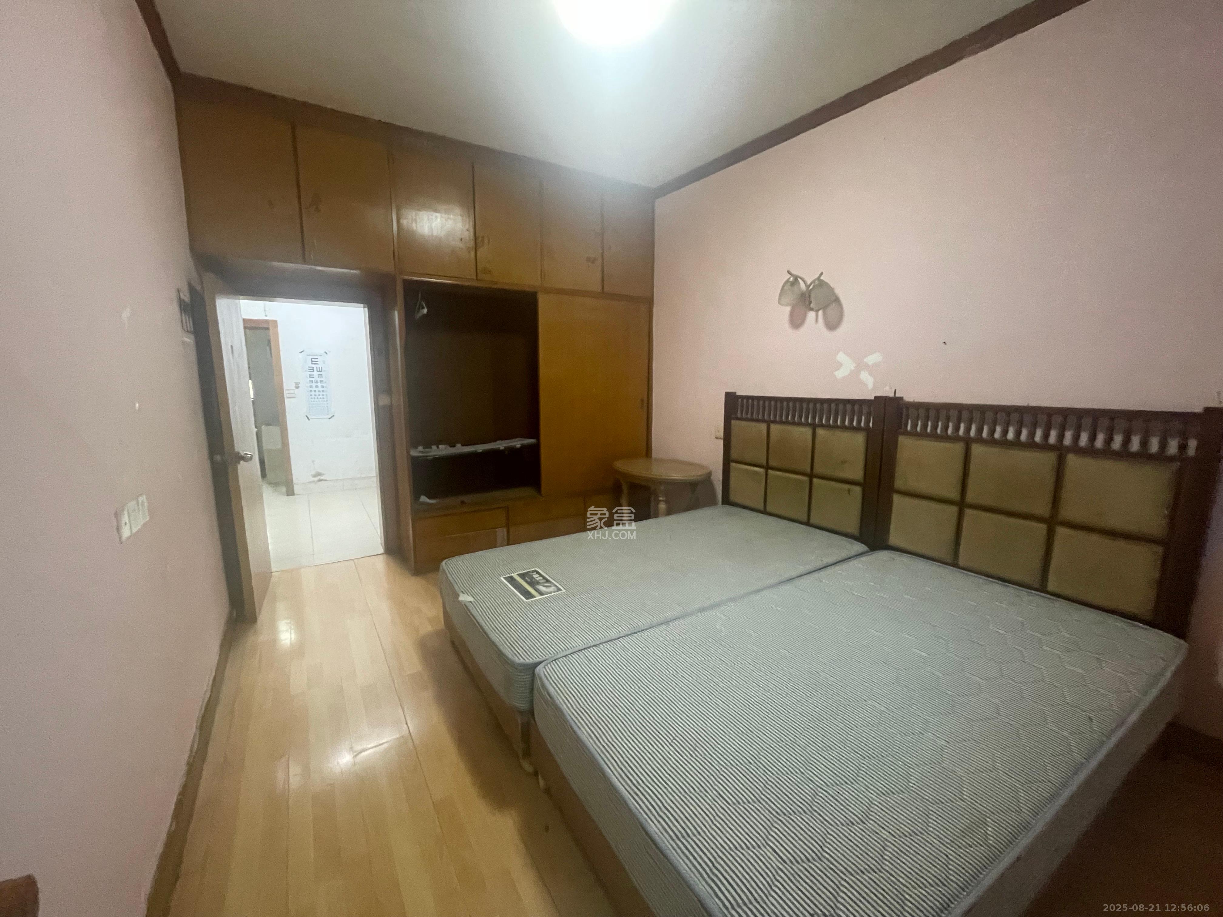 赤岗小区(一二三片)  2室1厅1卫    1300.0元/月 赤岗小区(一二三片)  2室1厅1卫    1300.0元/月室内图