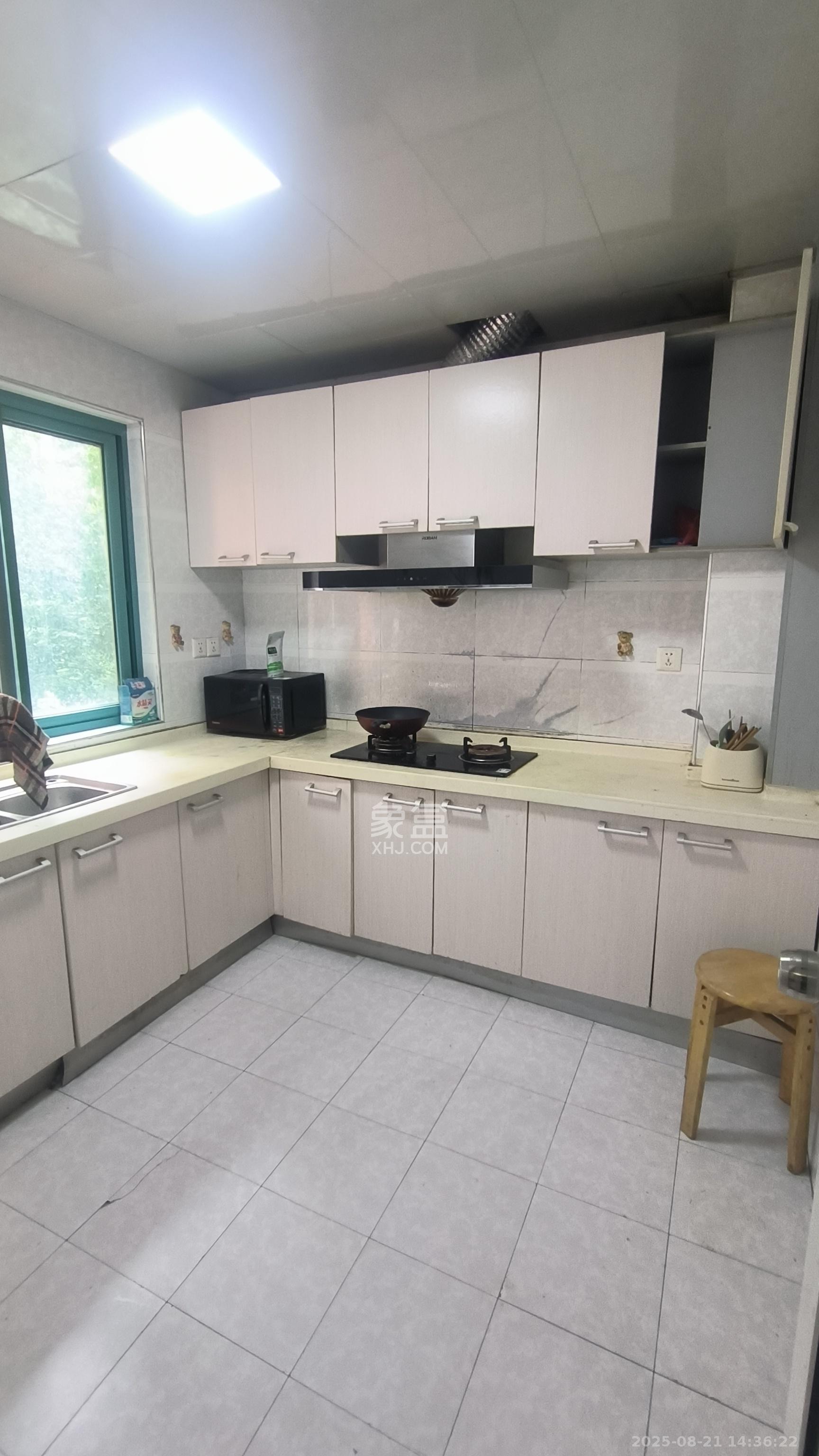 蝴蝶谷  4室2厅2卫    2000.0元/月 蝴蝶谷  4室2厅2卫    2000.0元/月