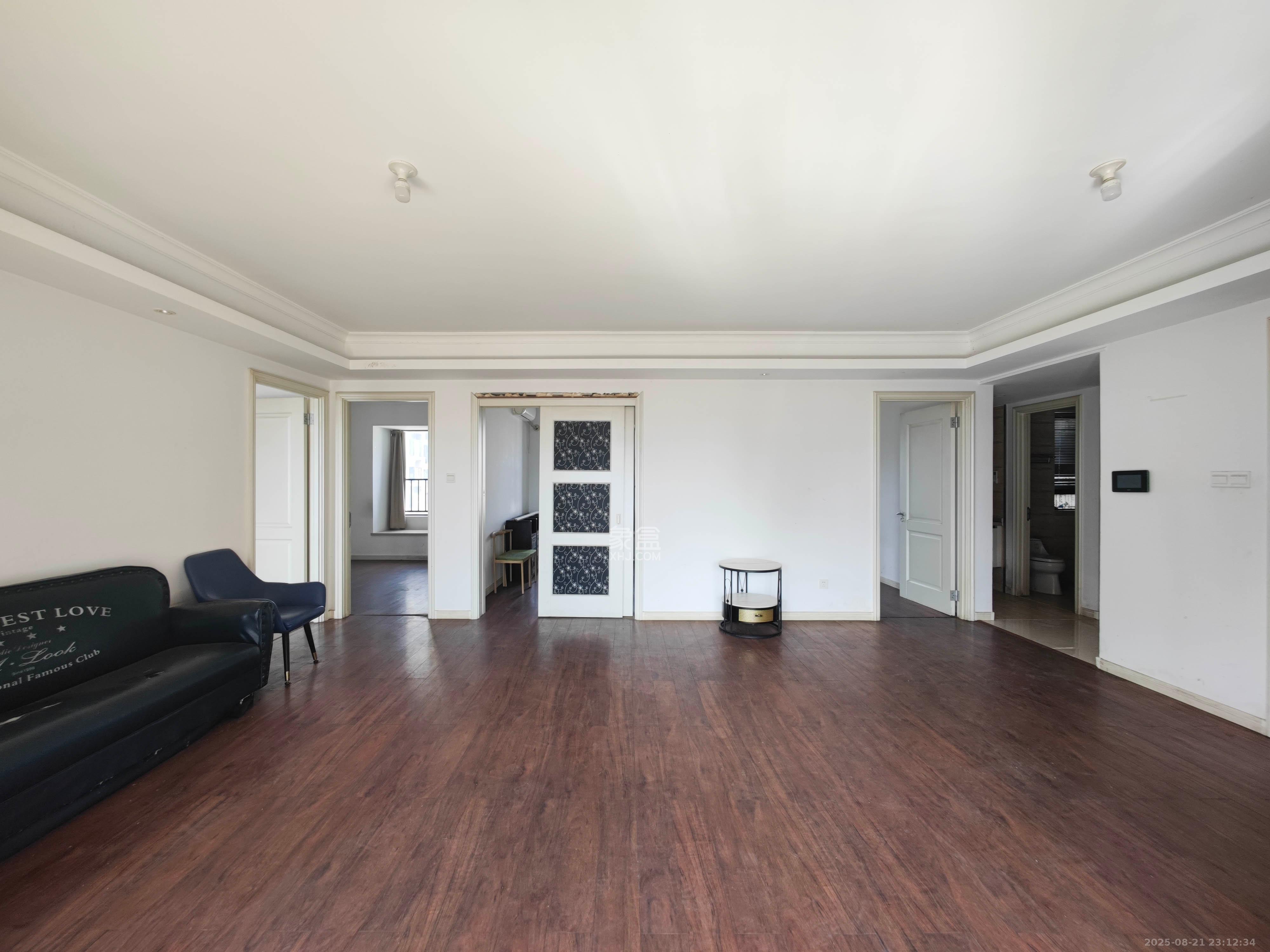 万科魅力之城锋镜里  4室2厅2卫    115.8万 万科魅力之城锋镜里  4室2厅2卫    115.8万客厅