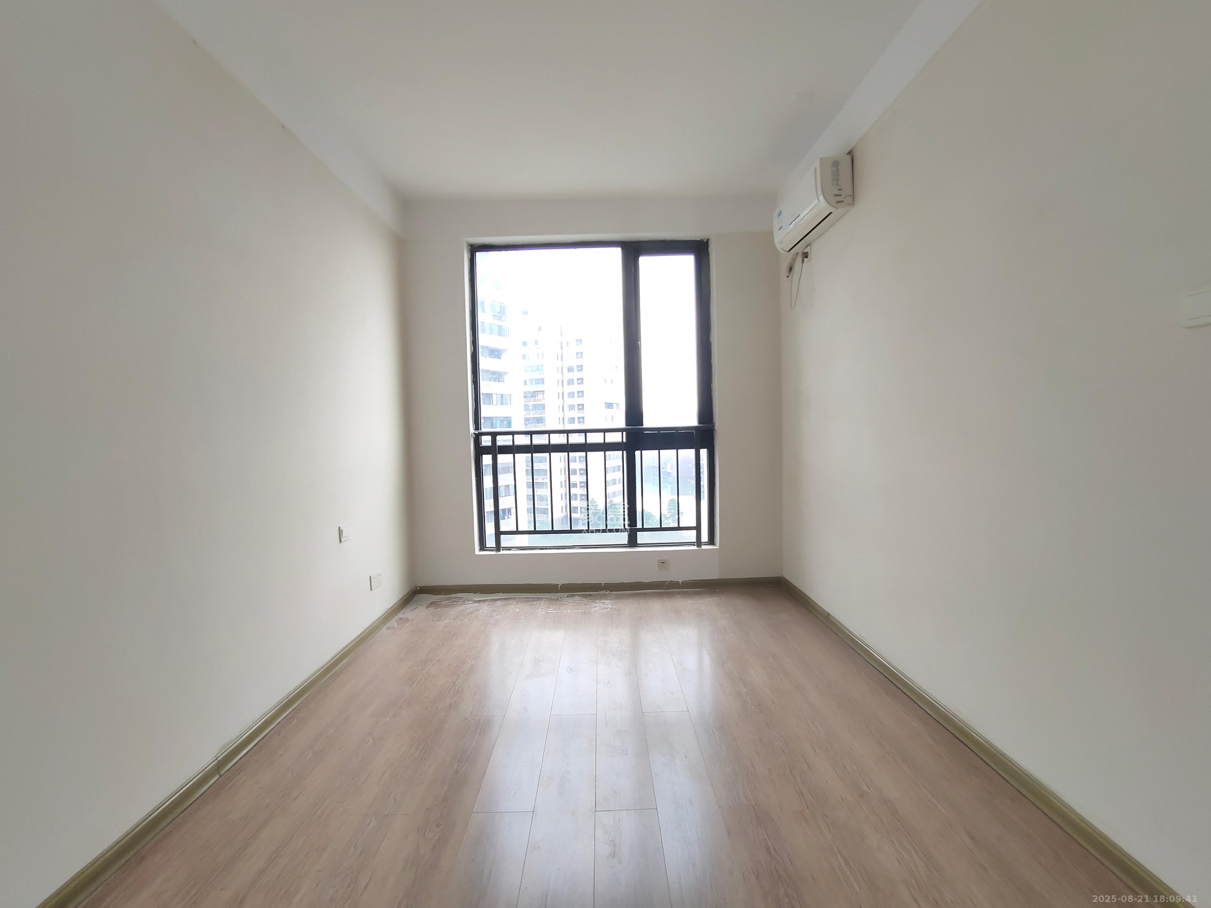 阳光100三期 3室2厅2卫 2300.00元/月 阳光100三期 3室2厅2卫 2300.00元/月室内图