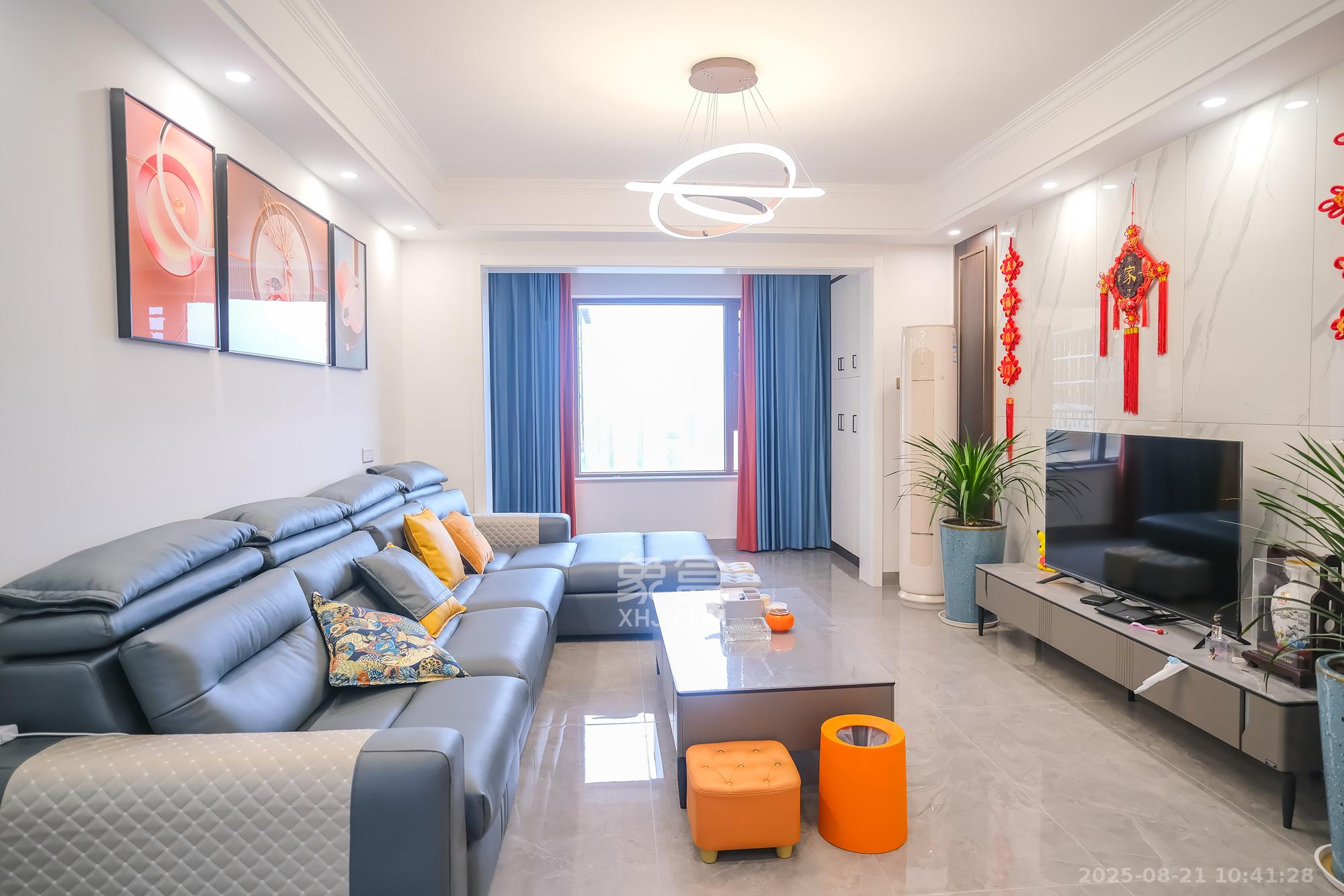 星城春晓 3室2厅2卫 99.8万 星城春晓 3室2厅2卫 99.8万客厅