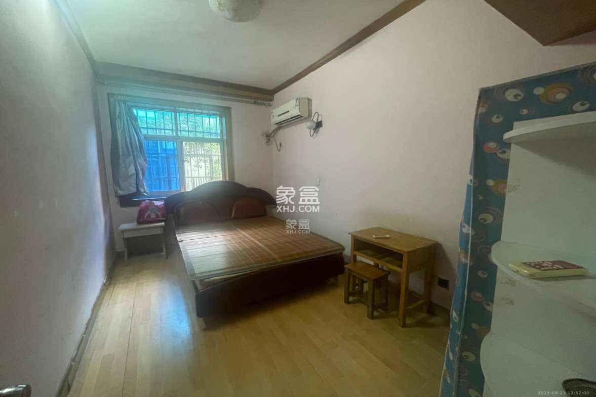 赤岗小区(一二三片)  2室1厅1卫    1300.0元/月 赤岗小区(一二三片)  2室1厅1卫    1300.0元/月室内图