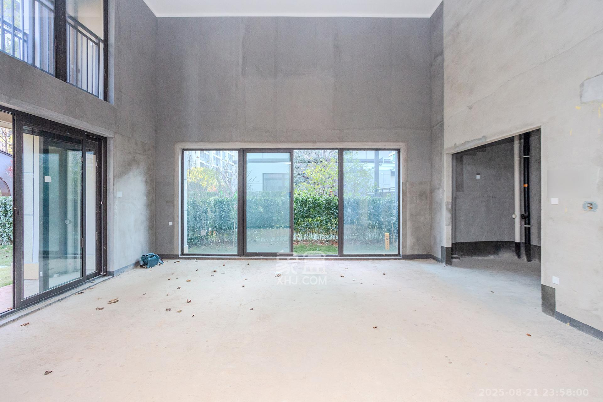 时代建发和著  6室2厅4卫    600.0万 时代建发和著  6室2厅4卫    600.0万客厅