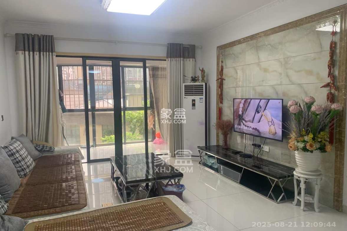 名家翡翠花园  3室2厅1卫    1900.0元/月 名家翡翠花园  3室2厅1卫    1900.0元/月室内图